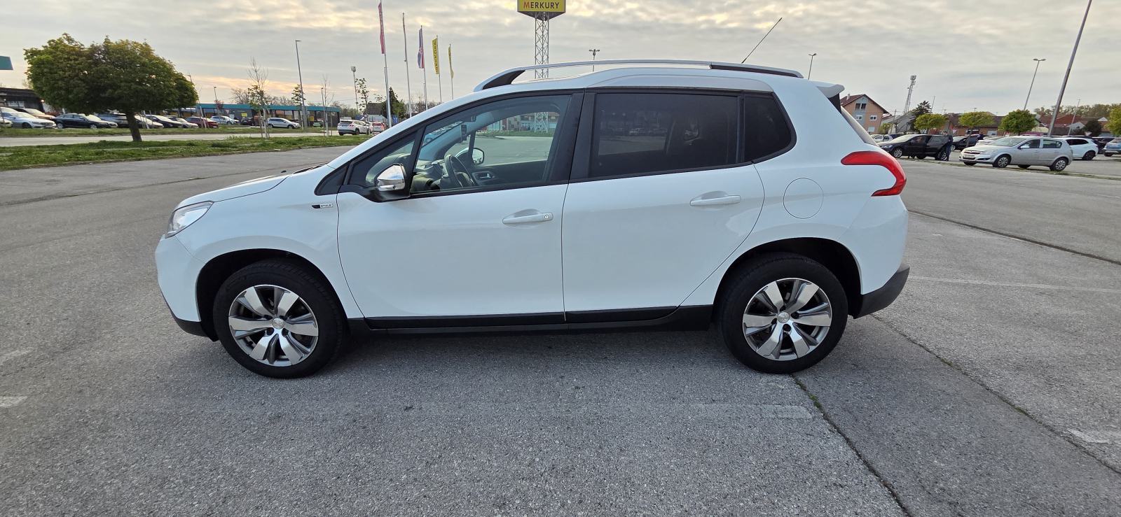 Peugeot 2008 1,6 BlueHDI, registriran godinu dana, fotografija 2