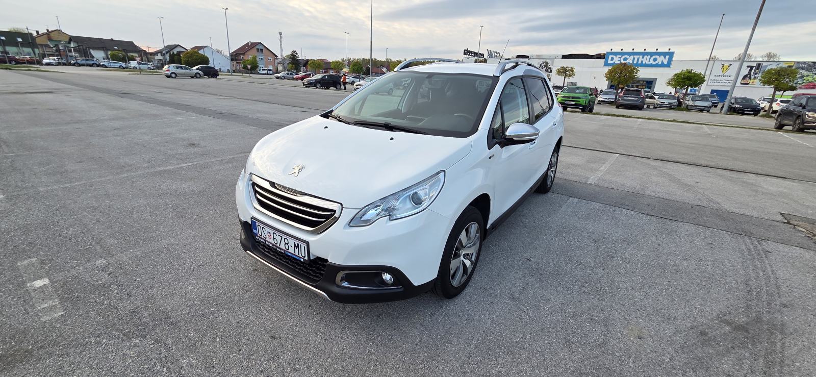 Peugeot 2008 1,6 BlueHDI, registriran godinu dana, fotografija 3