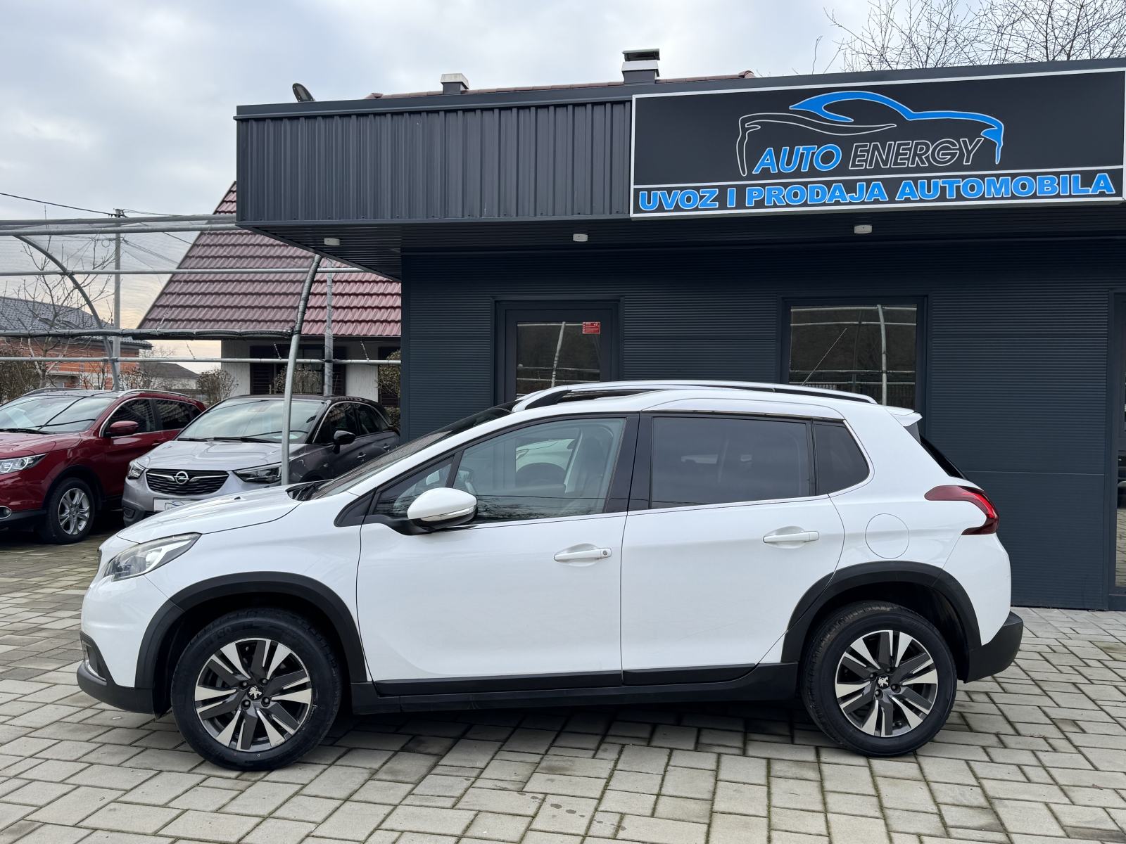 Peugeot 2008 1,6 BlueHDI ⭐ ALLURE ⭐ Panorama, Grij. sjed., fotografija 2
