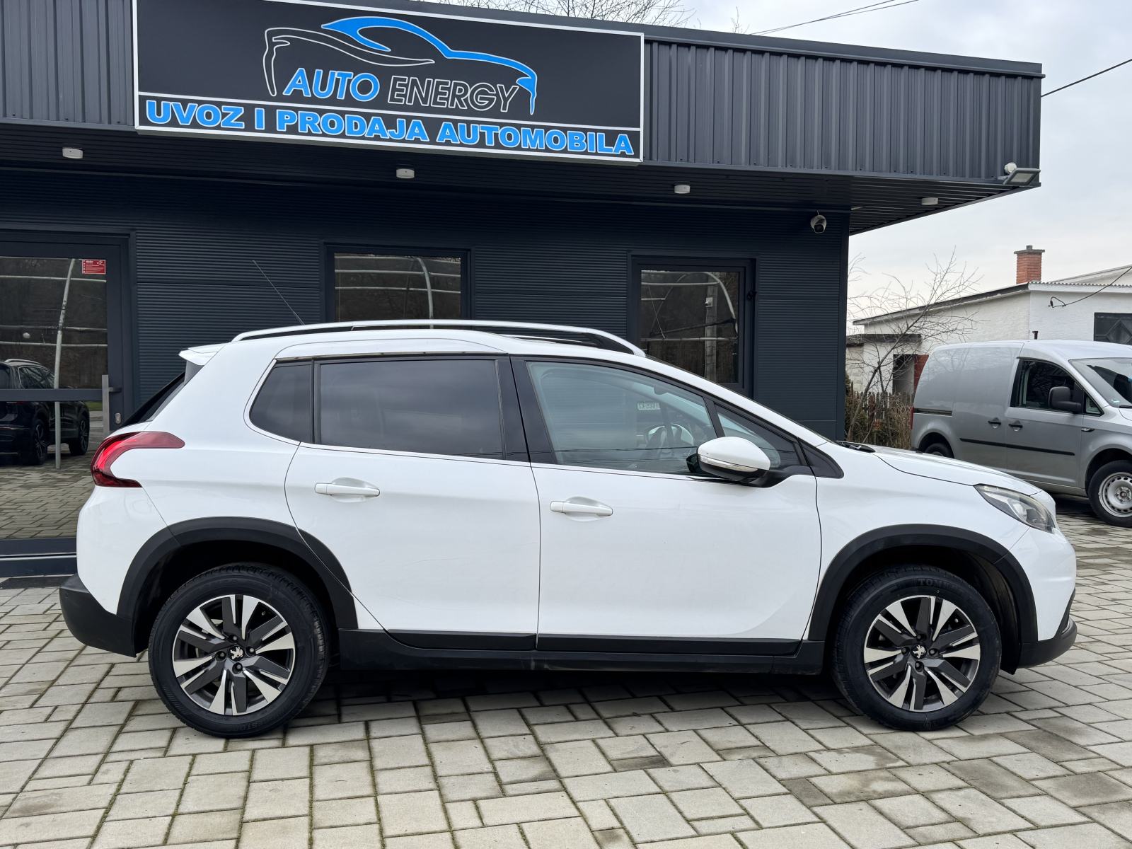 Peugeot 2008 1,6 BlueHDI ⭐ ALLURE ⭐ Panorama, Grij. sjed., fotografija 6