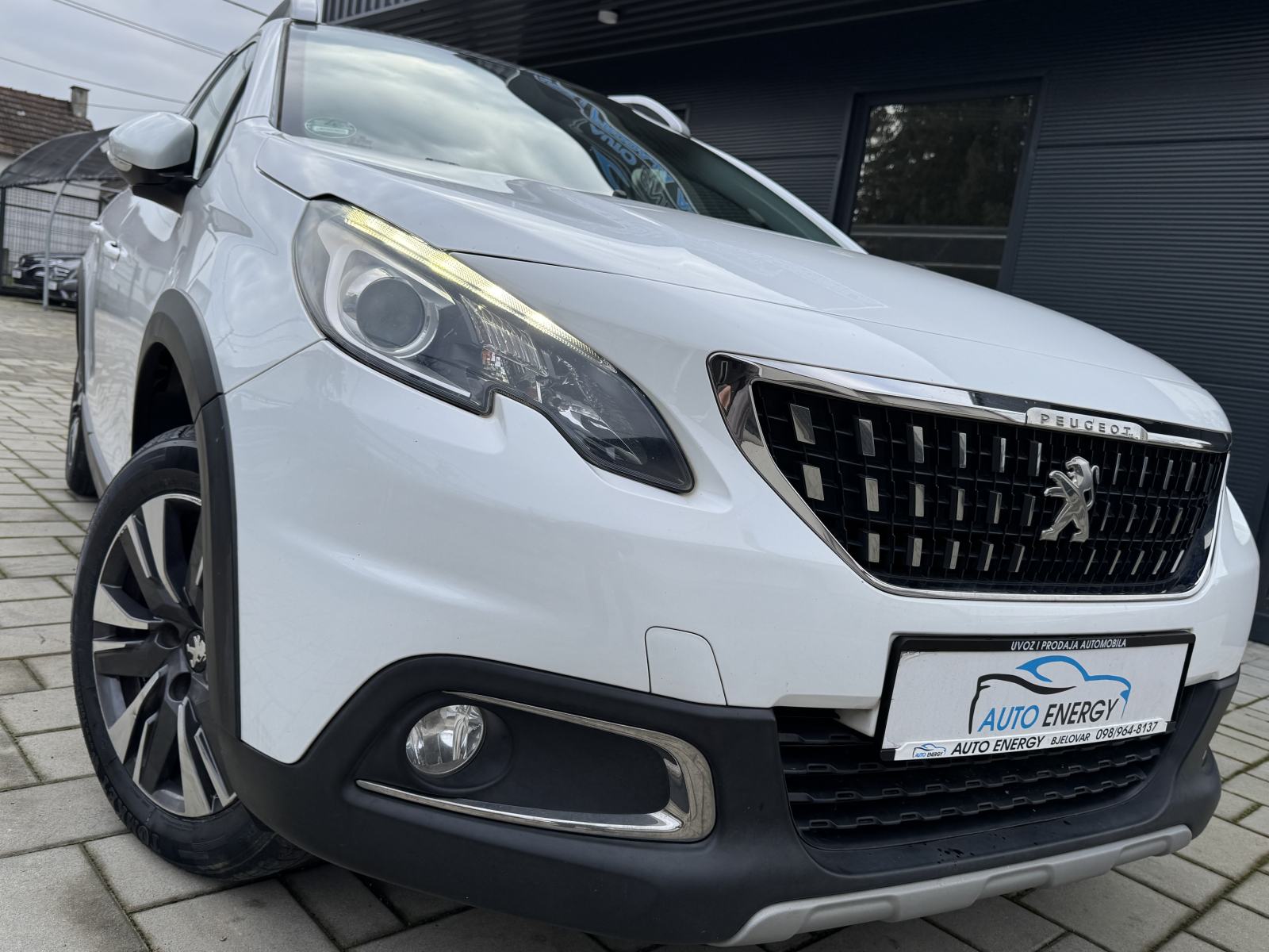 Peugeot 2008 1,6 BlueHDI ⭐ ALLURE ⭐ Panorama, Grij. sjed., fotografija 3