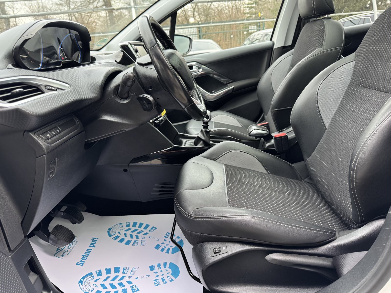 Peugeot 2008 1,6 BlueHDI ⭐ ALLURE ⭐ Panorama, Grij. sjed., fotografija 14
