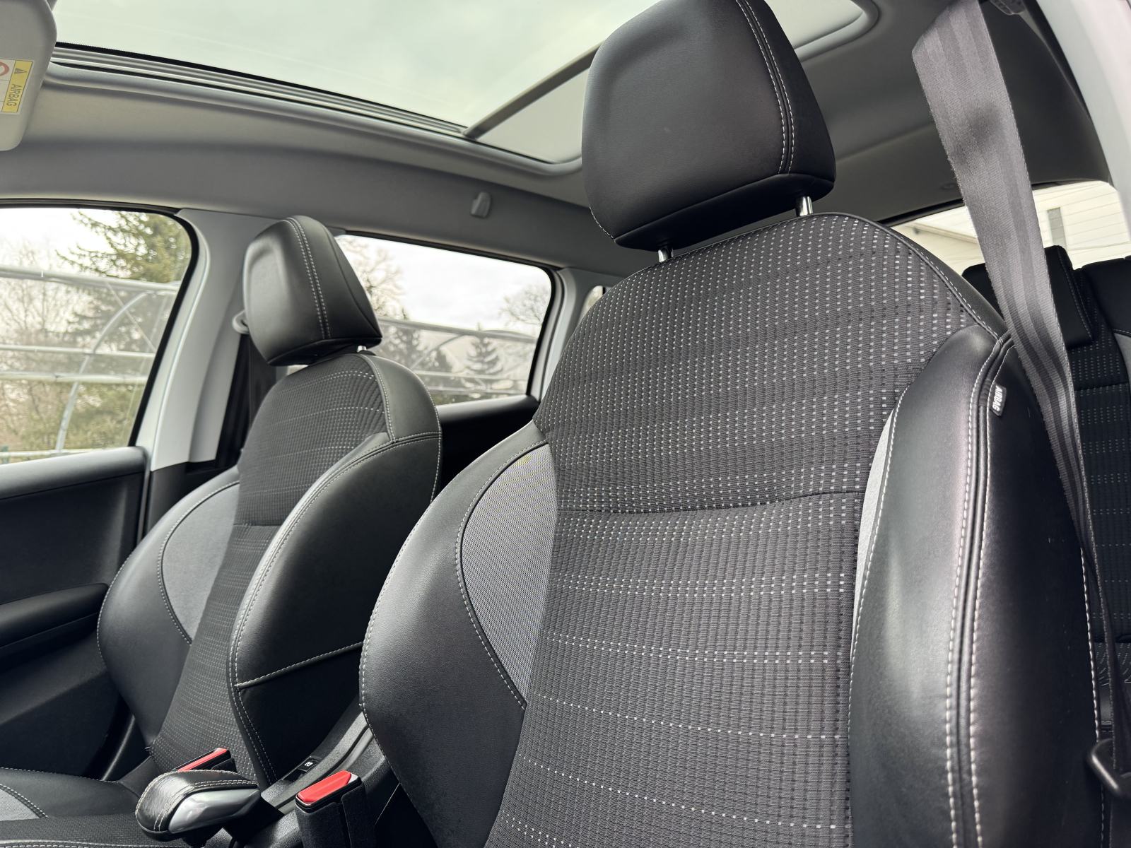 Peugeot 2008 1,6 BlueHDI ⭐ ALLURE ⭐ Panorama, Grij. sjed., fotografija 15