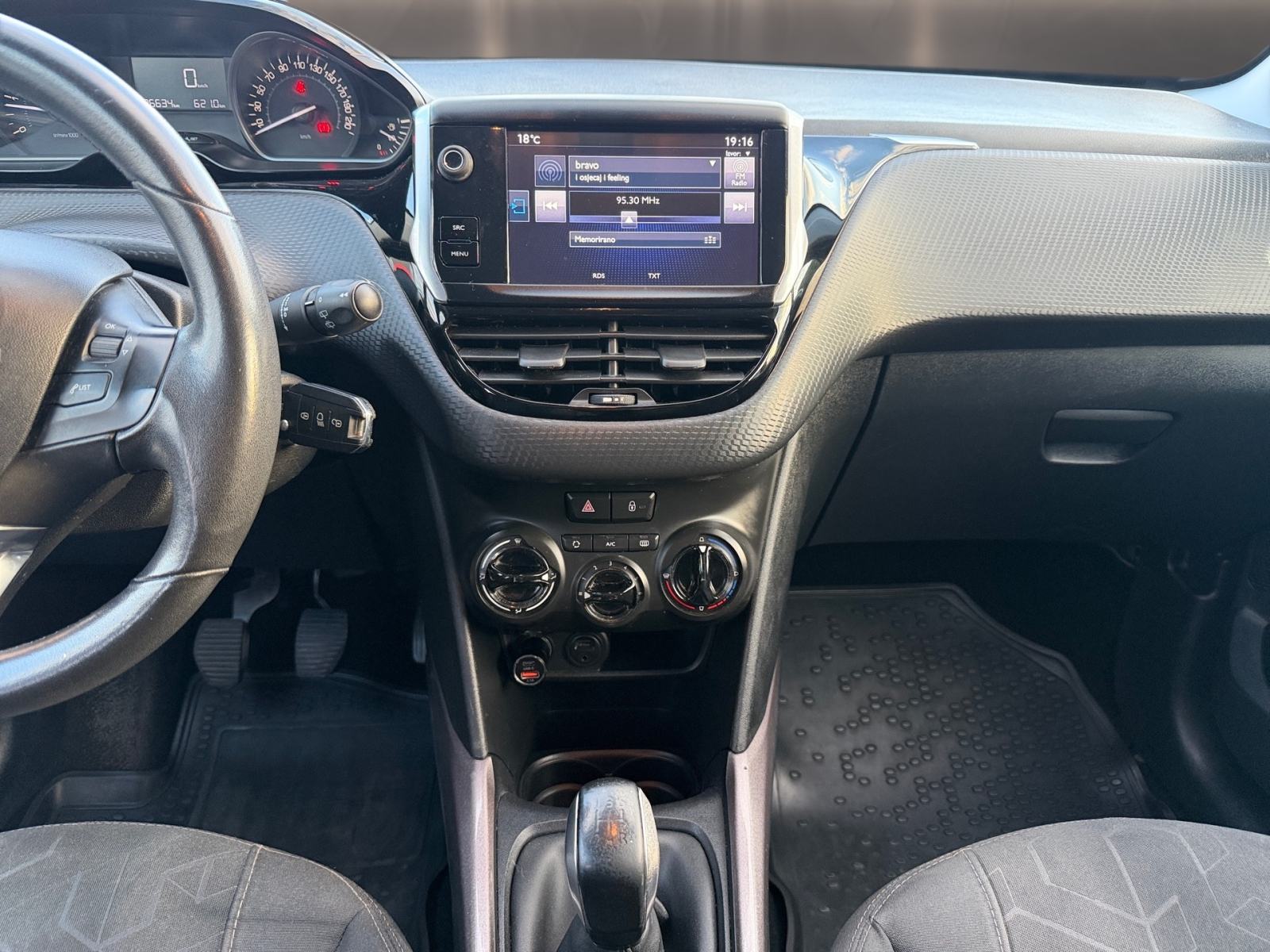 ⭐️Peugeot 2008 1,6 BlueHDI⭐️JAMSTVO 12 MJ, fotografija 9