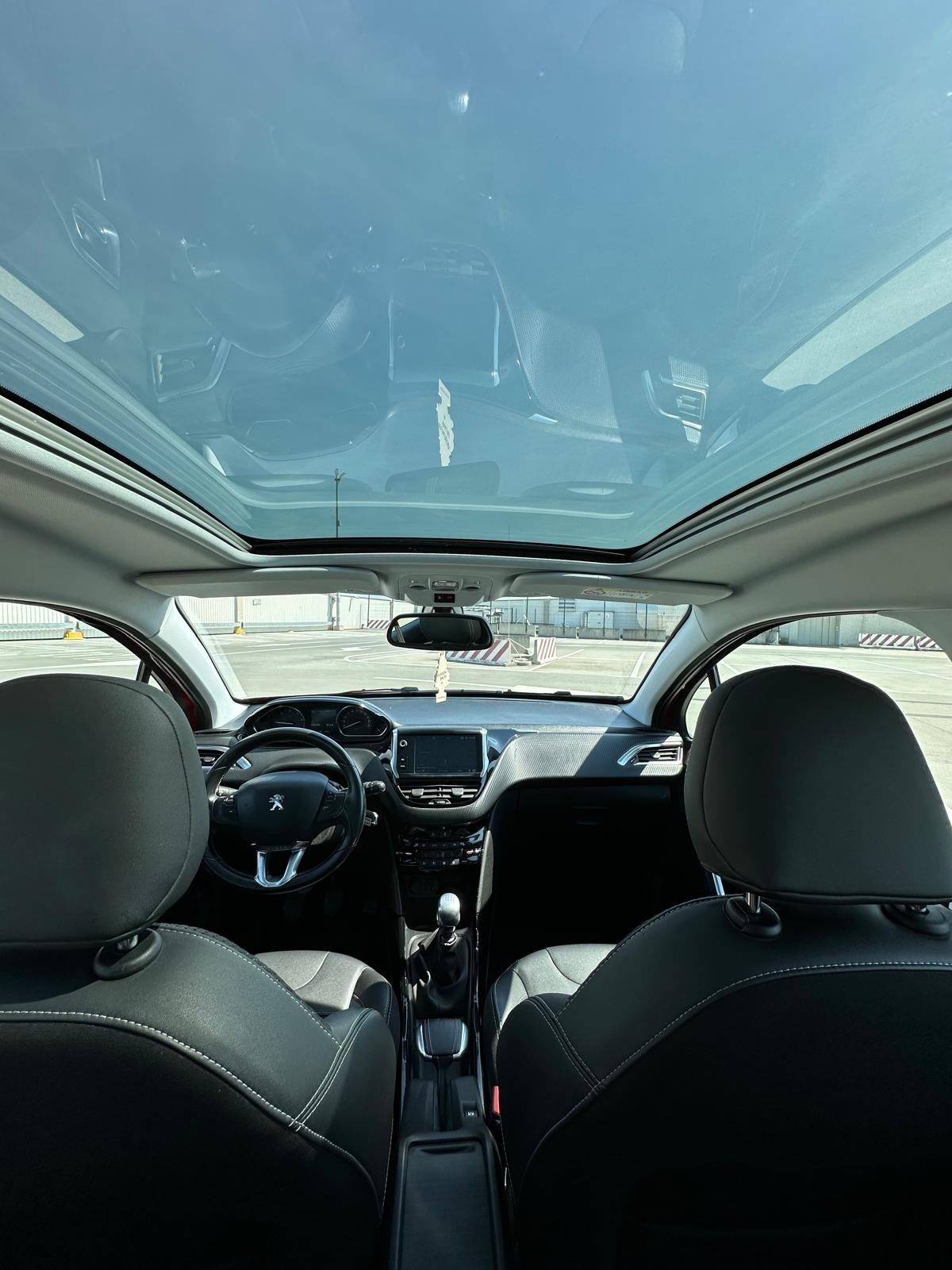 Peugeot 2008 1,6 Blue-HDi Allure #PANORAMA#, fotografija 11