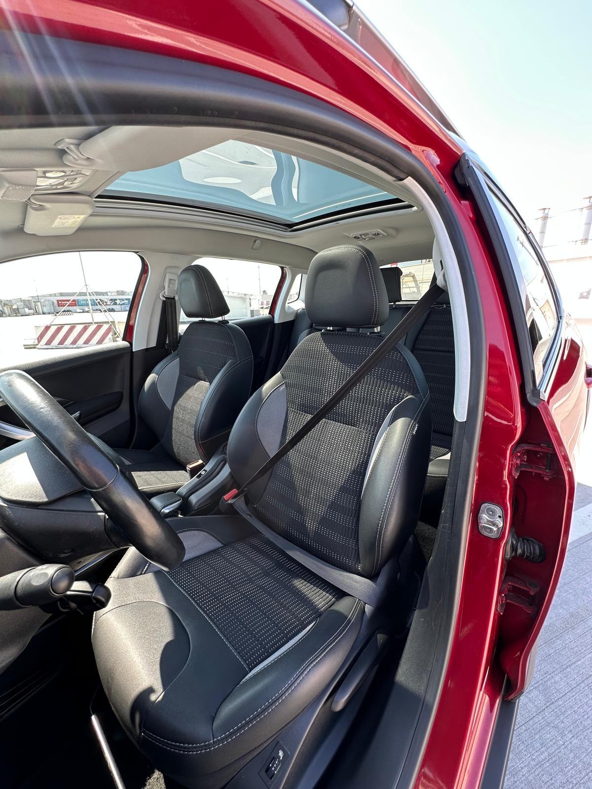 Peugeot 2008 1,6 Blue-HDi Allure #PANORAMA#, fotografija 20