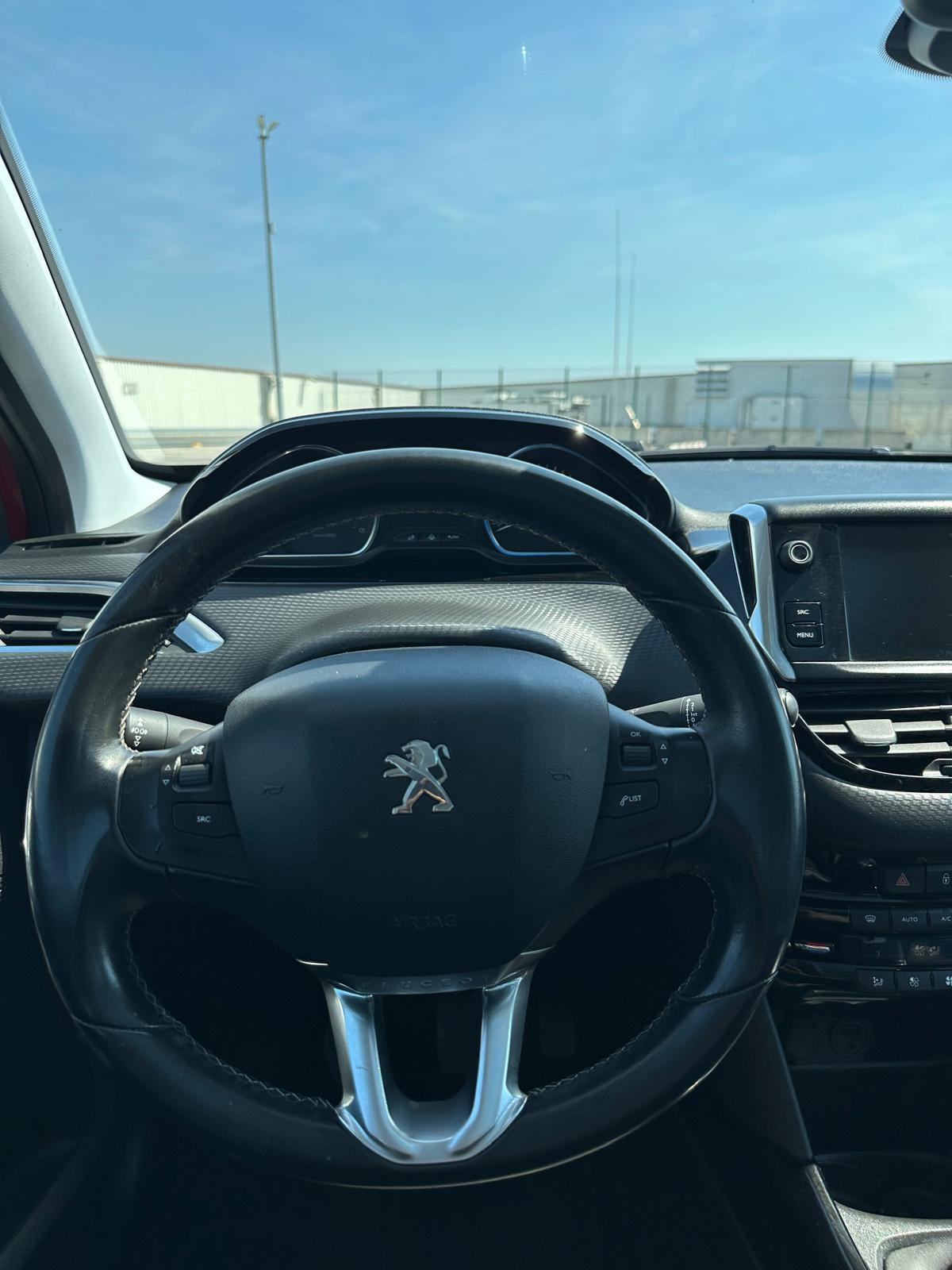 Peugeot 2008 1,6 Blue-HDi Allure #PANORAMA#, fotografija 15