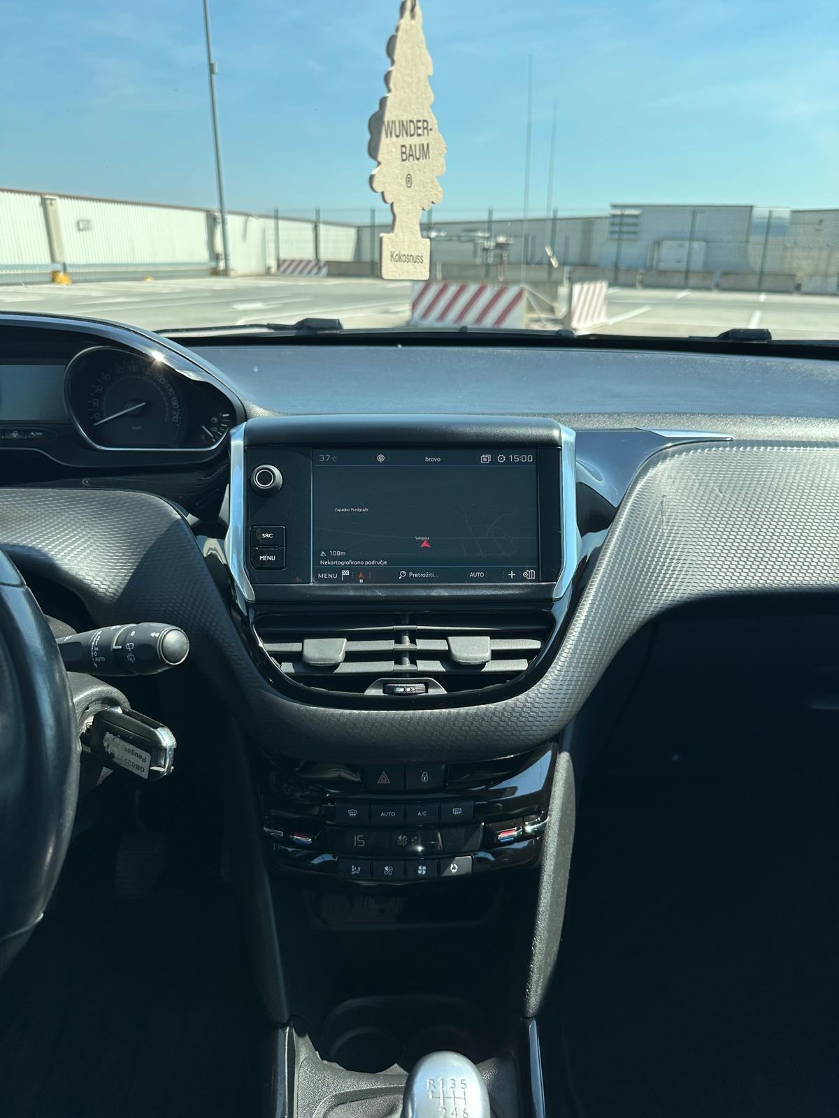 Peugeot 2008 1,6 Blue-HDi Allure #PANORAMA#, fotografija 13