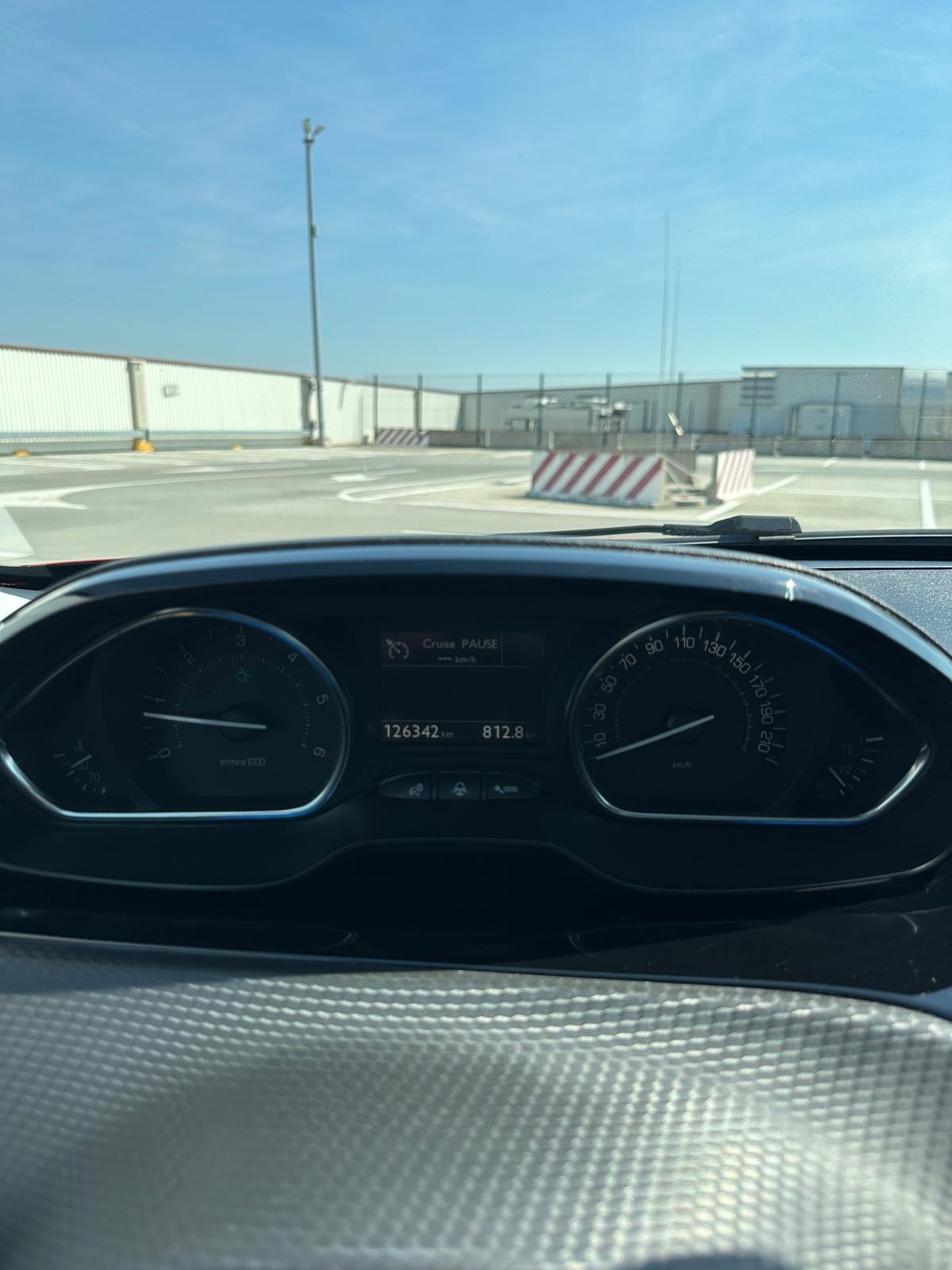 Peugeot 2008 1,6 Blue-HDi Allure #PANORAMA#, fotografija 14