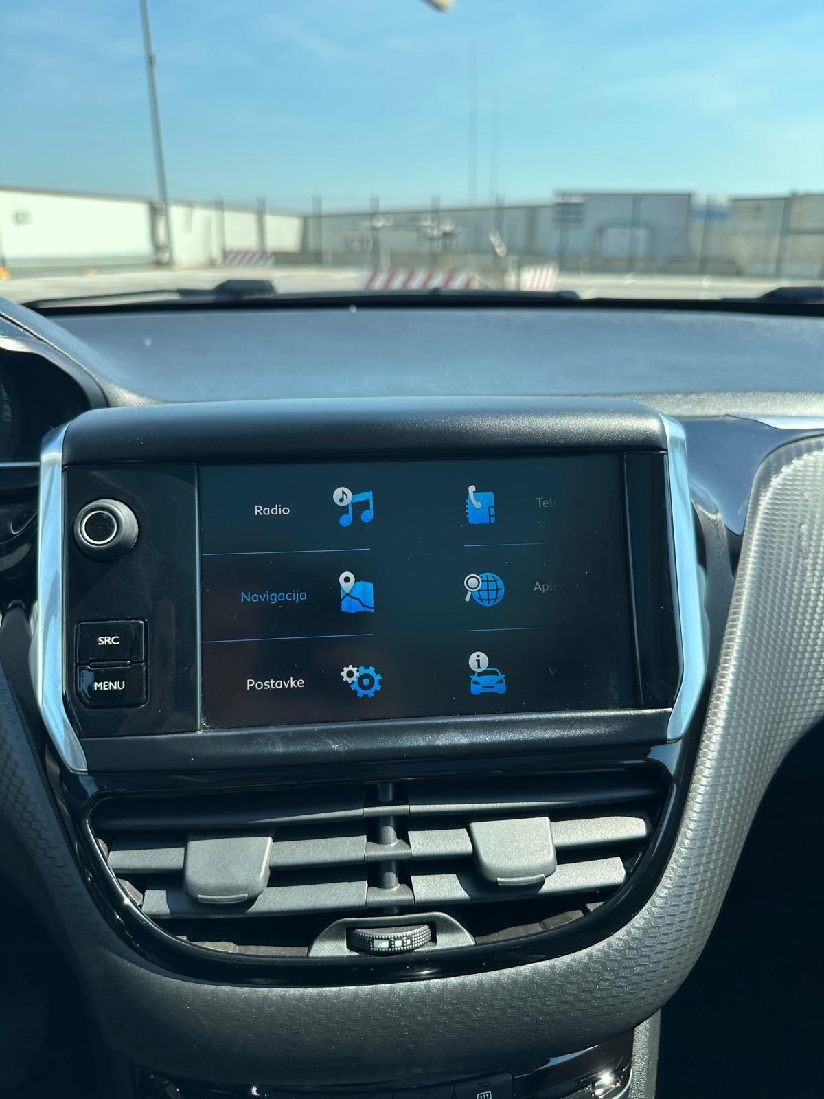 Peugeot 2008 1,6 Blue-HDi Allure #PANORAMA#, fotografija 19