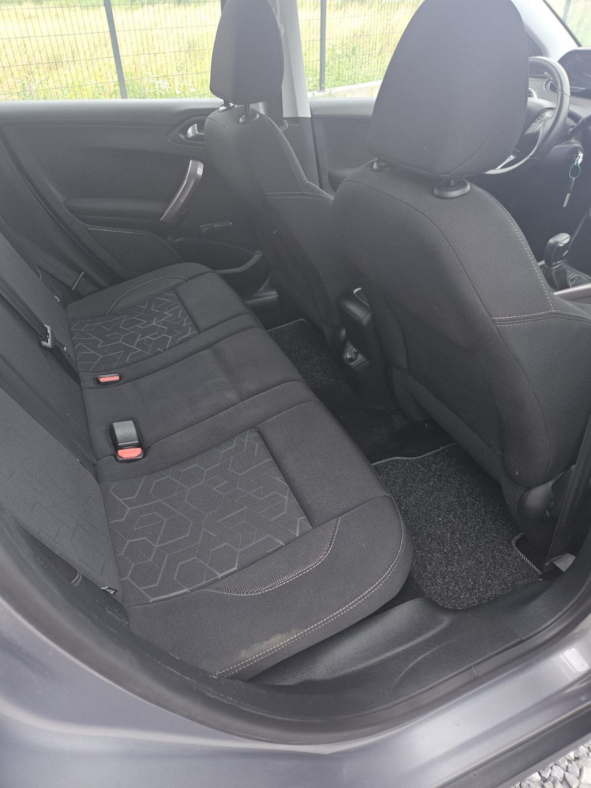 Peugeot 2008 1,6 BlueHDI, fotografija 12