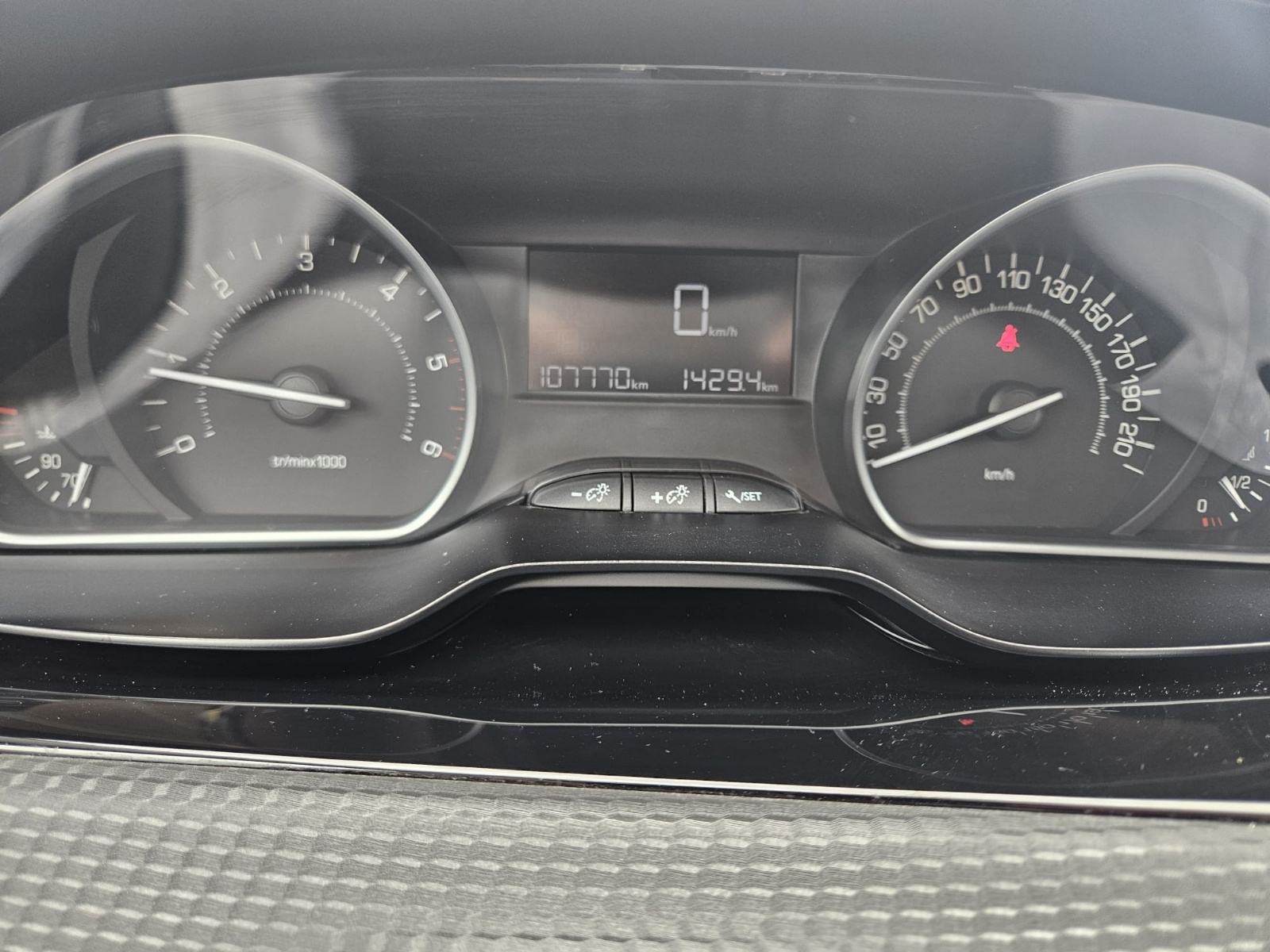 Peugeot 2008 1,6 BlueHDI, fotografija 14