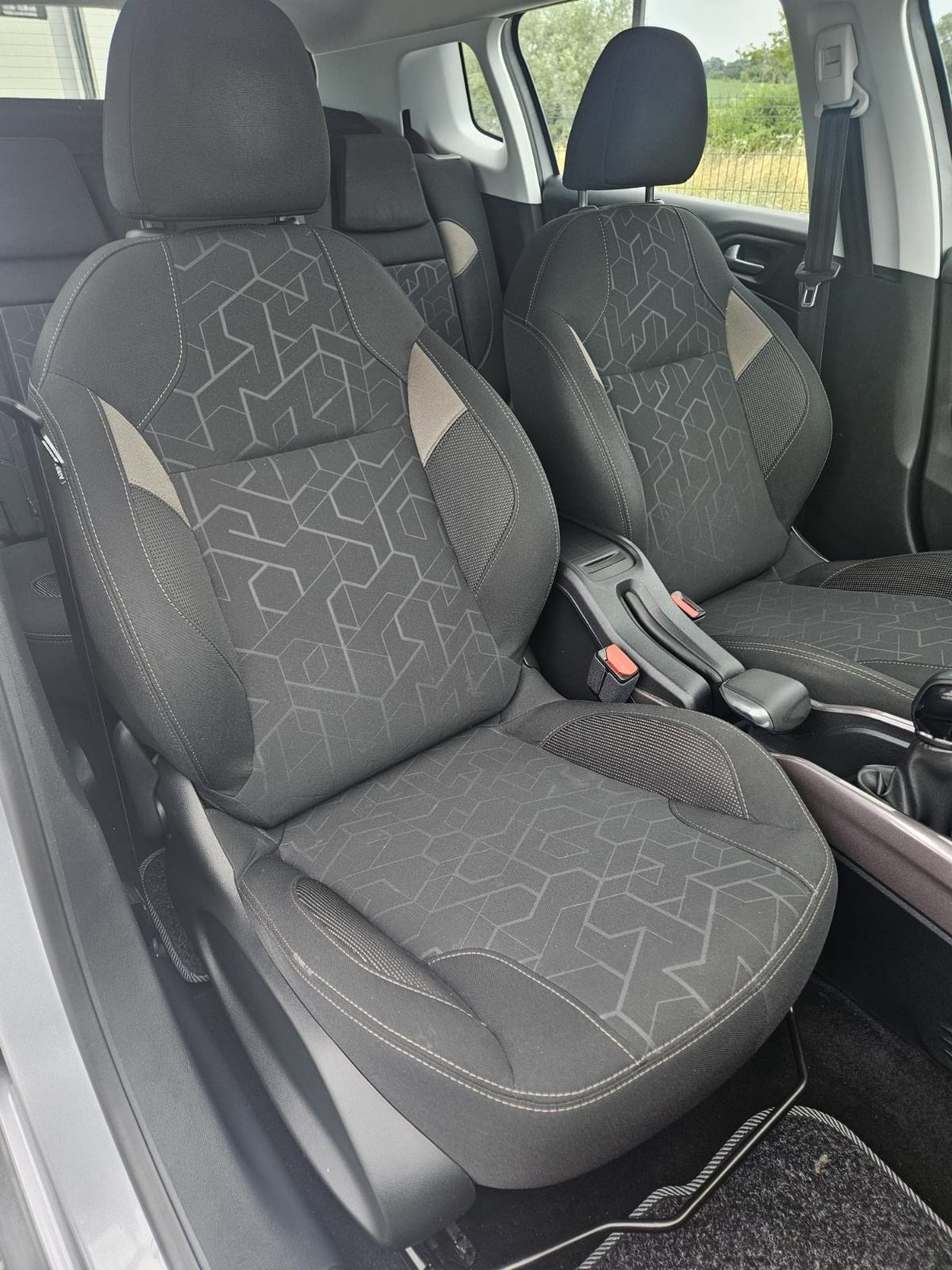 Peugeot 2008 1,6 BlueHDI, fotografija 15