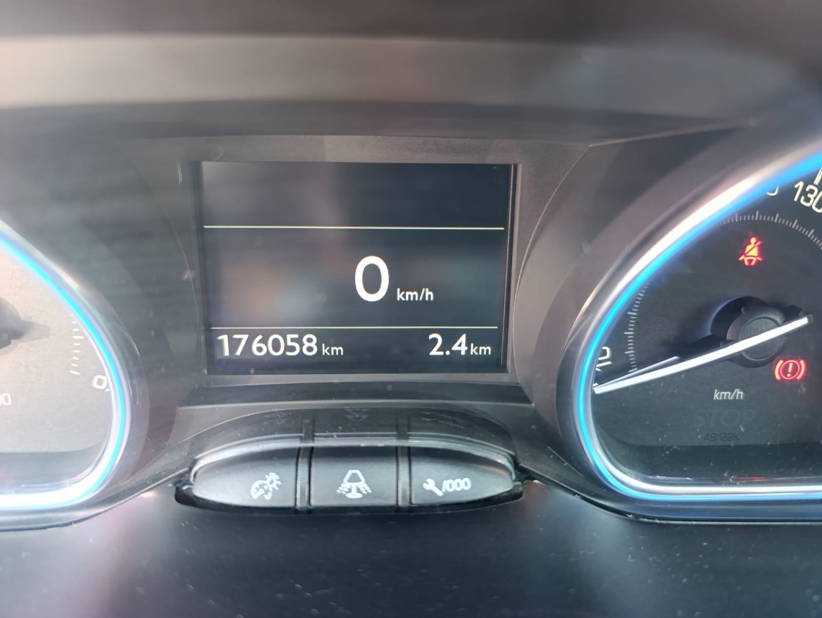 Peugeot 2008 1,6 BlueHDI, fotografija 9