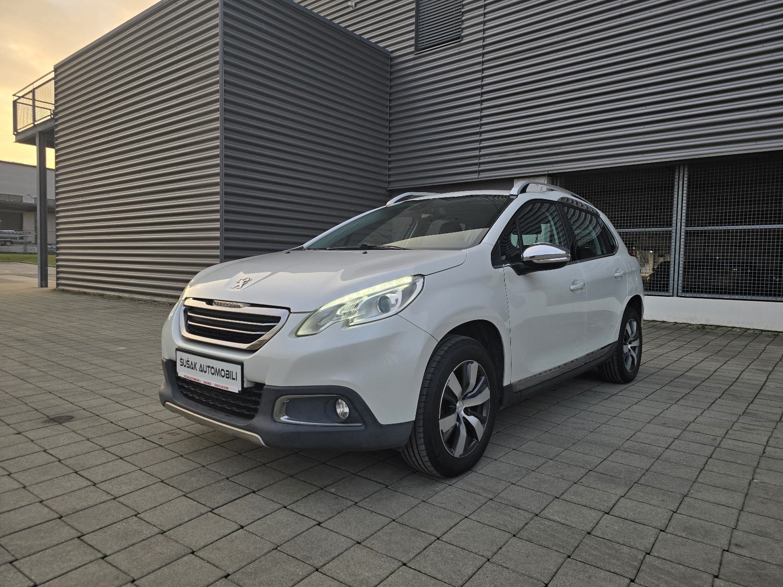 Peugeot 2008 1,6 e-HDi / ALLURE / MULTIMEDIJA / LED / ALU 16 /, fotografija 1