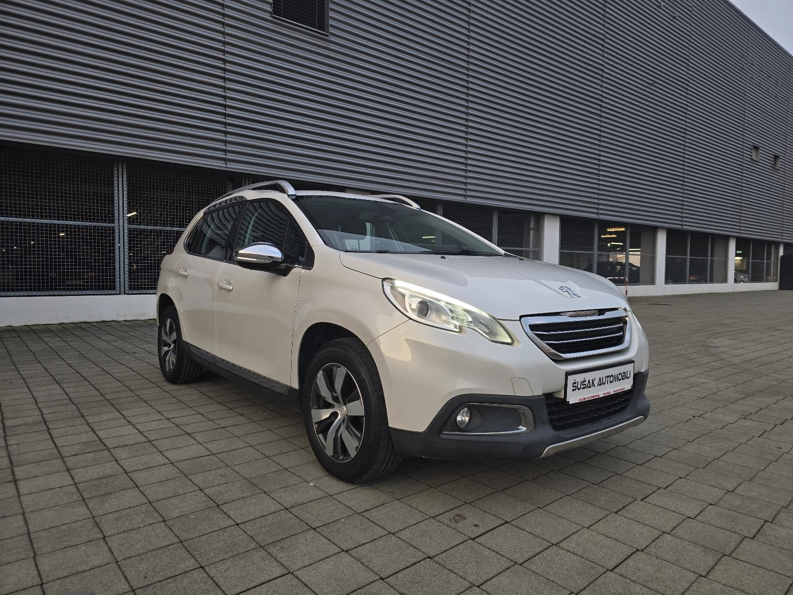 Peugeot 2008 1,6 e-HDi / ALLURE / MULTIMEDIJA / LED / ALU 16 /, fotografija 7