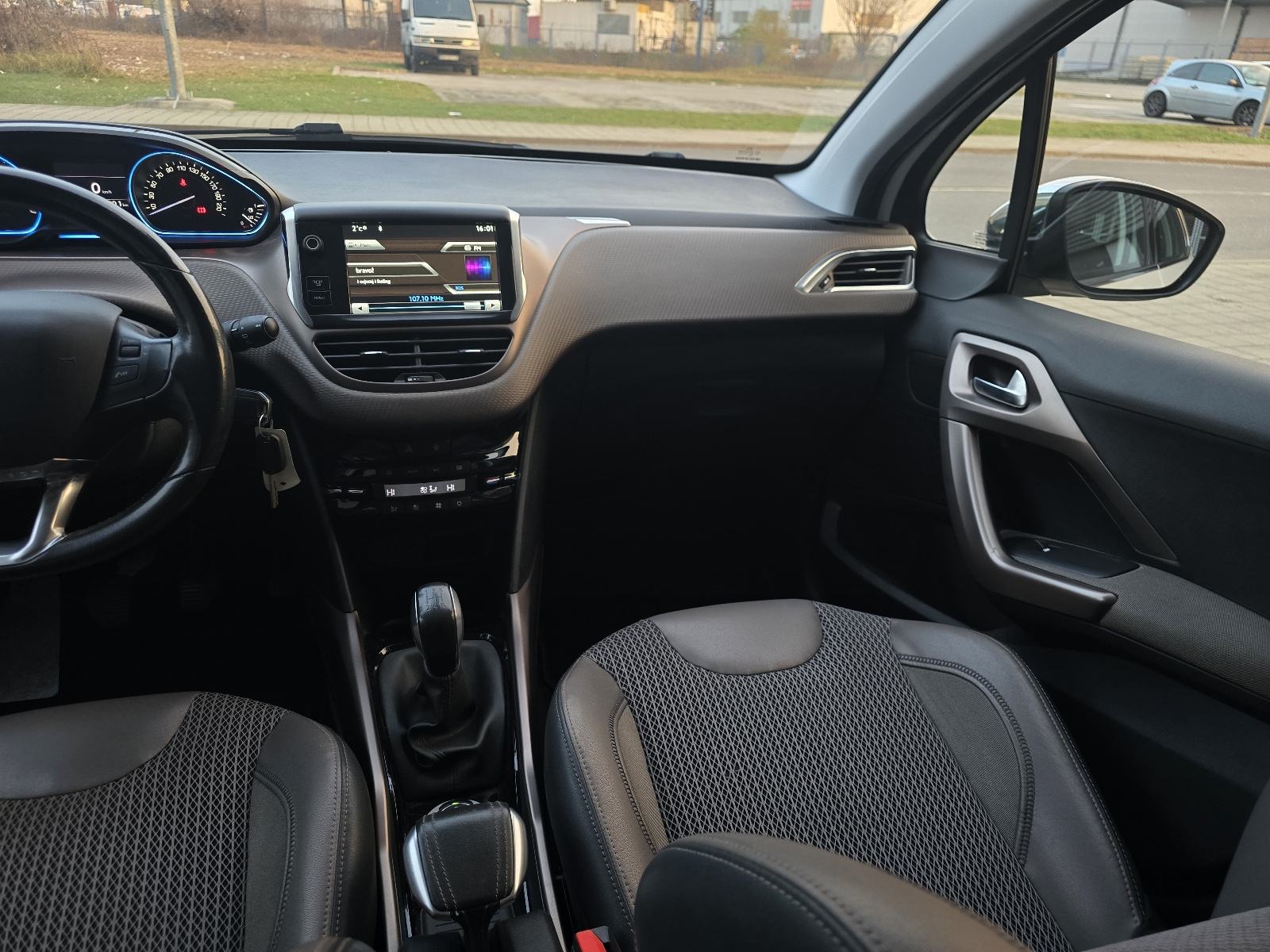Peugeot 2008 1,6 e-HDi / ALLURE / MULTIMEDIJA / LED / ALU 16 /, fotografija 13