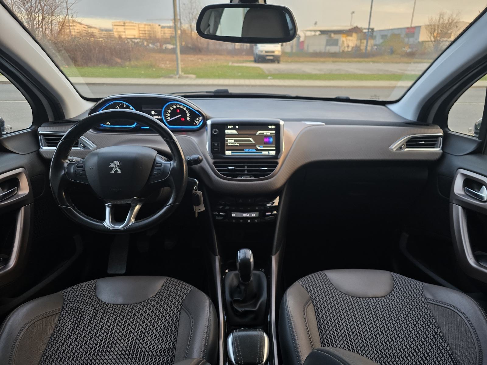 Peugeot 2008 1,6 e-HDi / ALLURE / MULTIMEDIJA / LED / ALU 16 /, fotografija 11