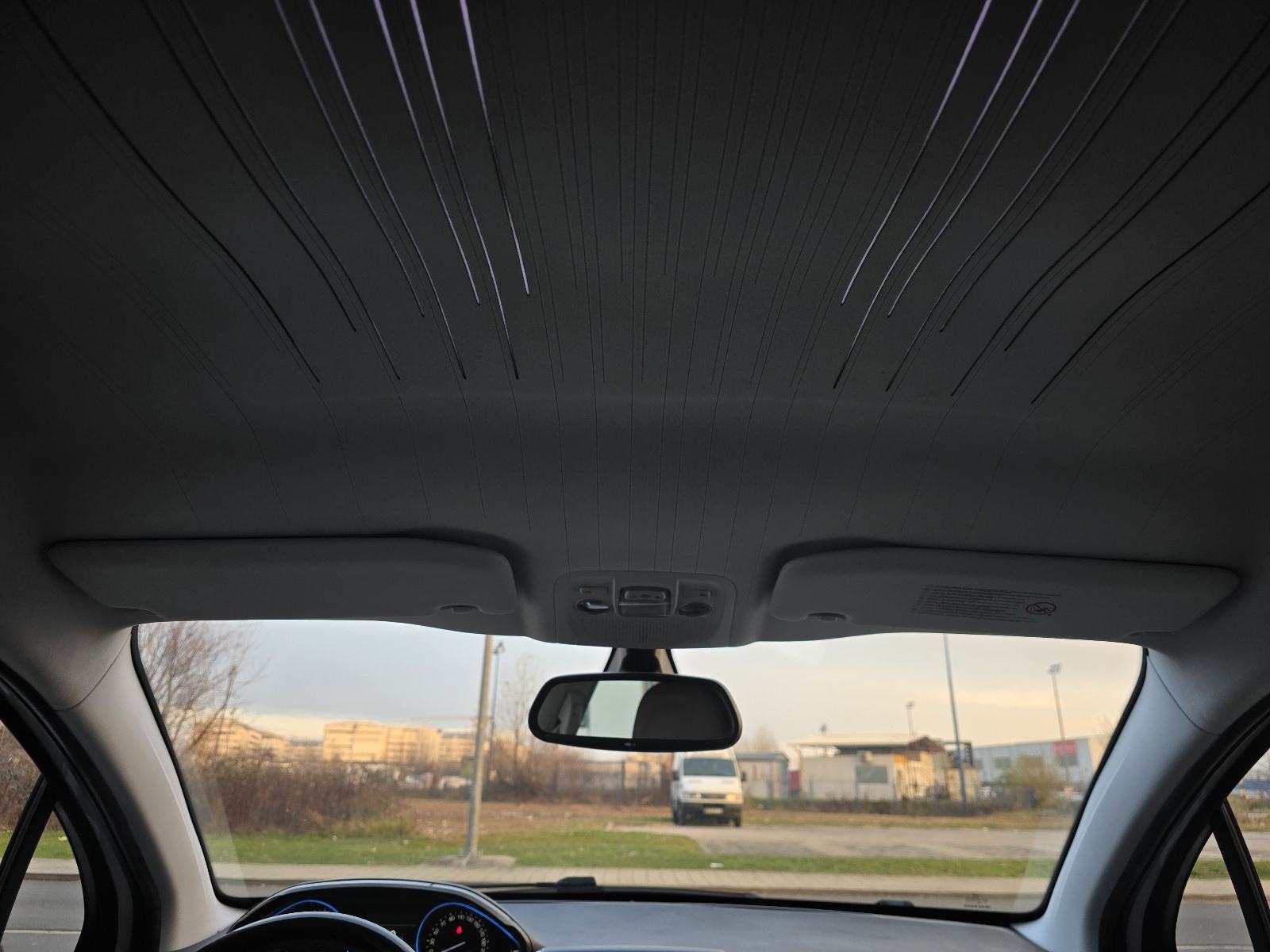 Peugeot 2008 1,6 e-HDi / ALLURE / MULTIMEDIJA / LED / ALU 16 /, fotografija 15