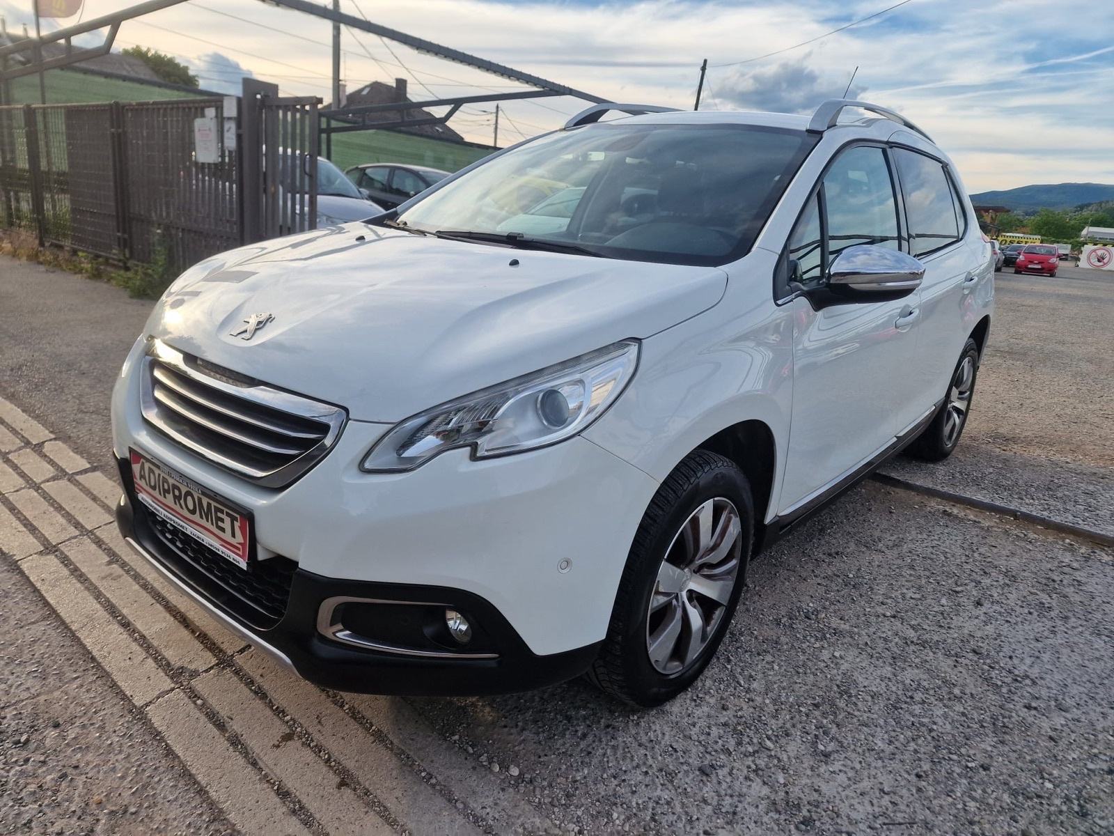 Peugeot 2008 1,6 e-HDi automatik ALLURE / REG 1 GOD !!, fotografija 5