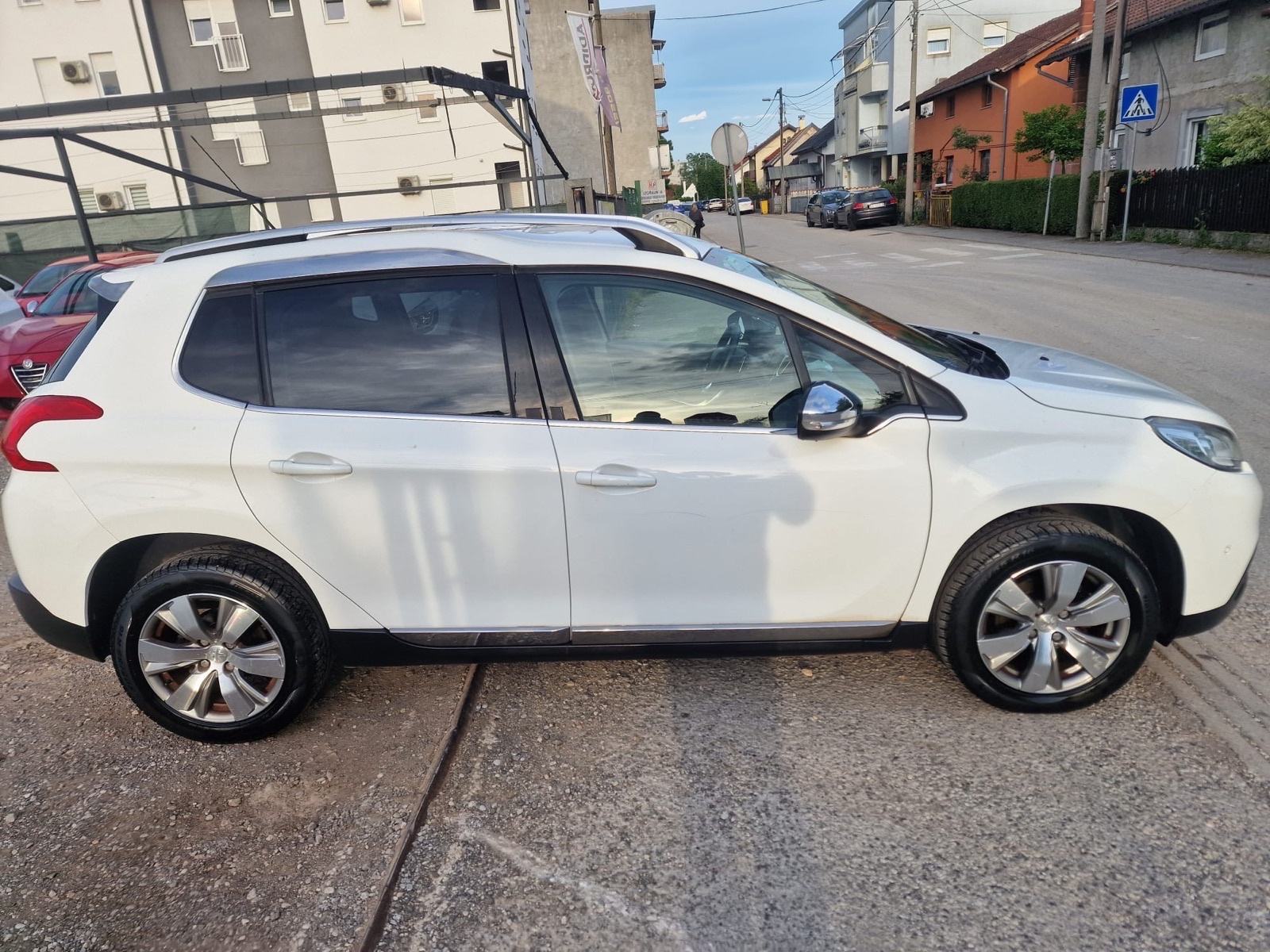 Peugeot 2008 1,6 e-HDi automatik ALLURE / REG 1 GOD !!, fotografija 6