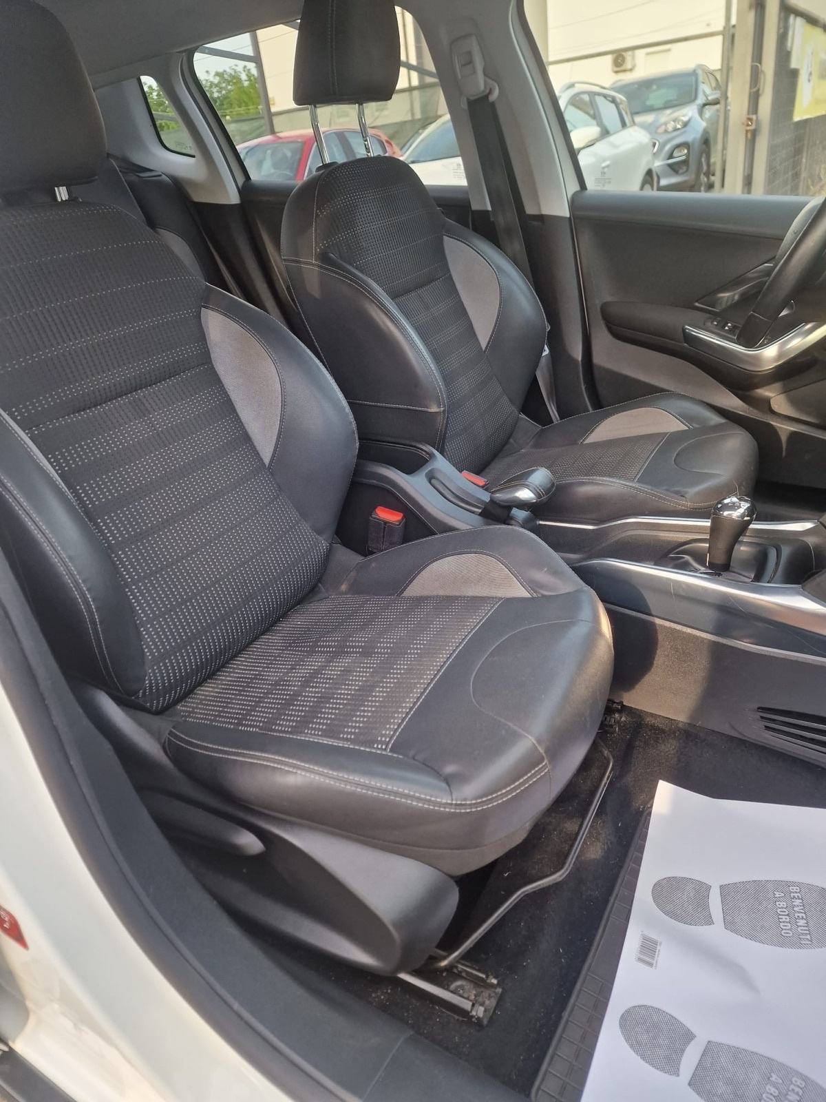 Peugeot 2008 1,6 e-HDi automatik ALLURE / REG 1 GOD !!, fotografija 10