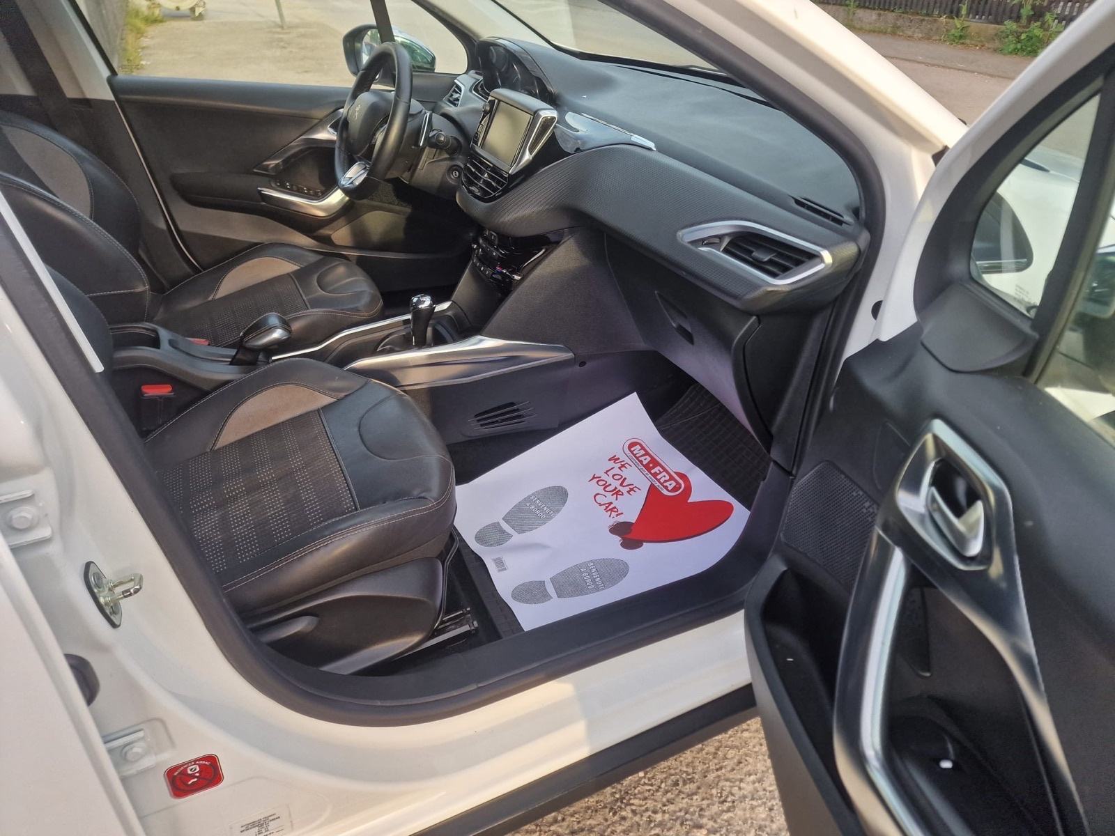 Peugeot 2008 1,6 e-HDi automatik ALLURE / REG 1 GOD !!, fotografija 11