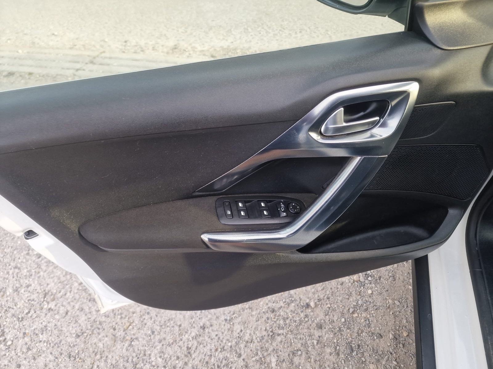 Peugeot 2008 1,6 e-HDi automatik ALLURE / REG 1 GOD !!, fotografija 20