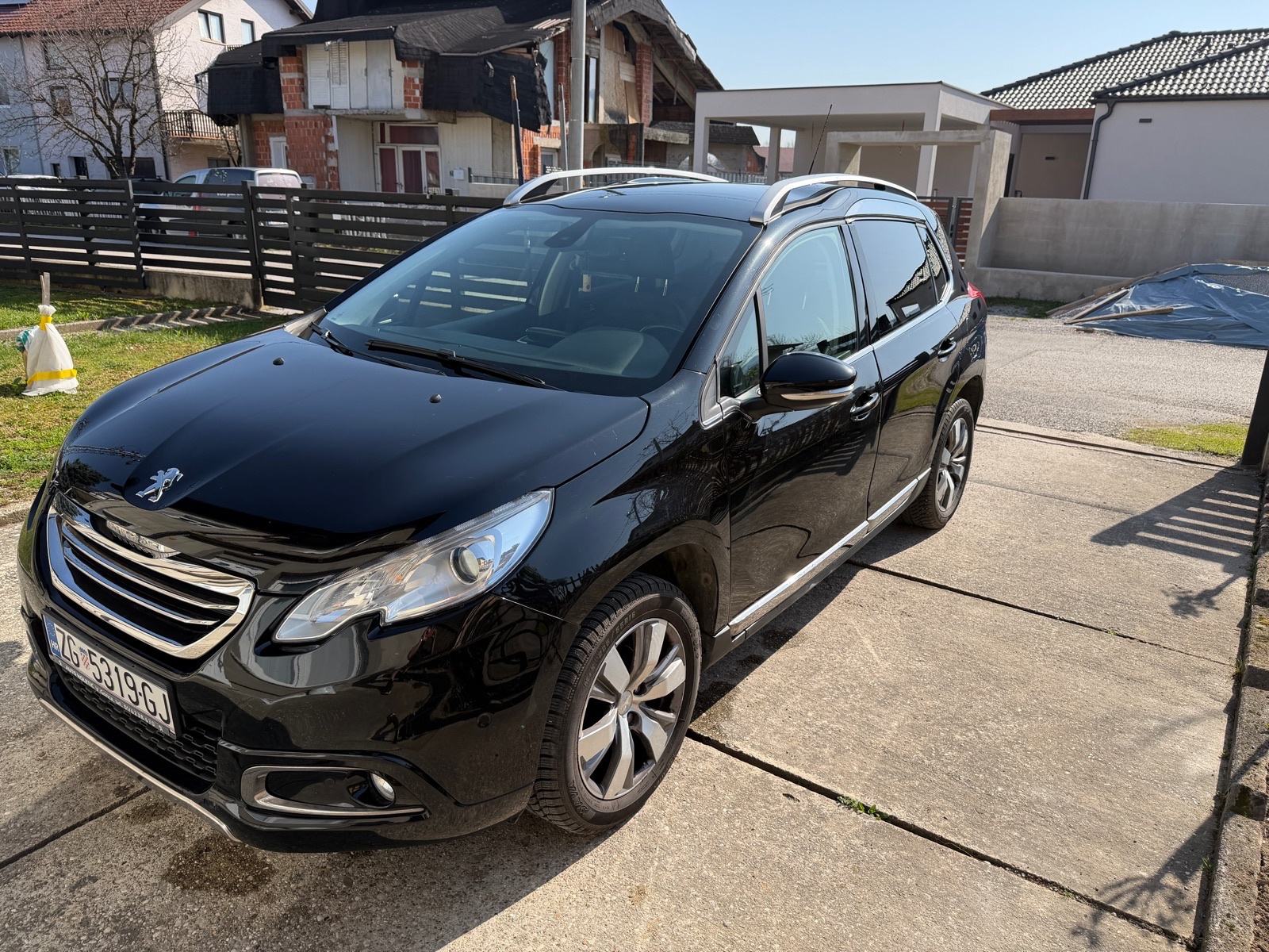 Peugeot 2008 1,6 e-HDi automatik, fotografija 2