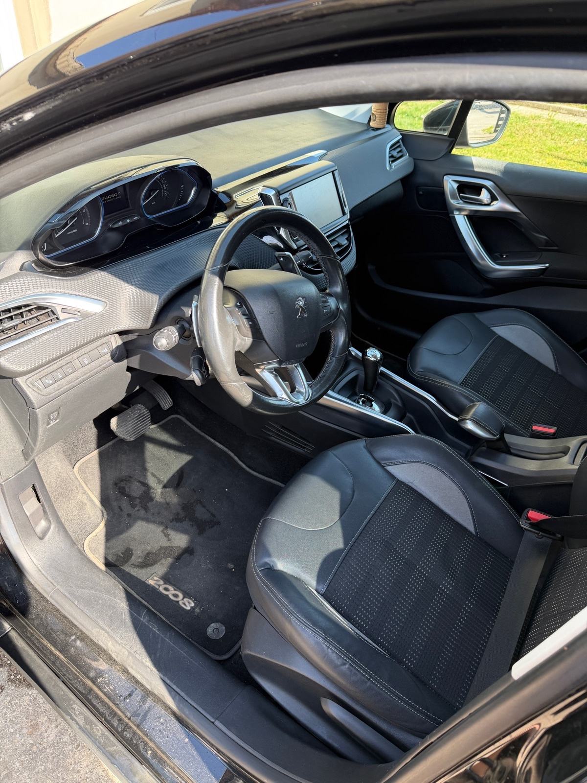 Peugeot 2008 1,6 e-HDi automatik, fotografija 7