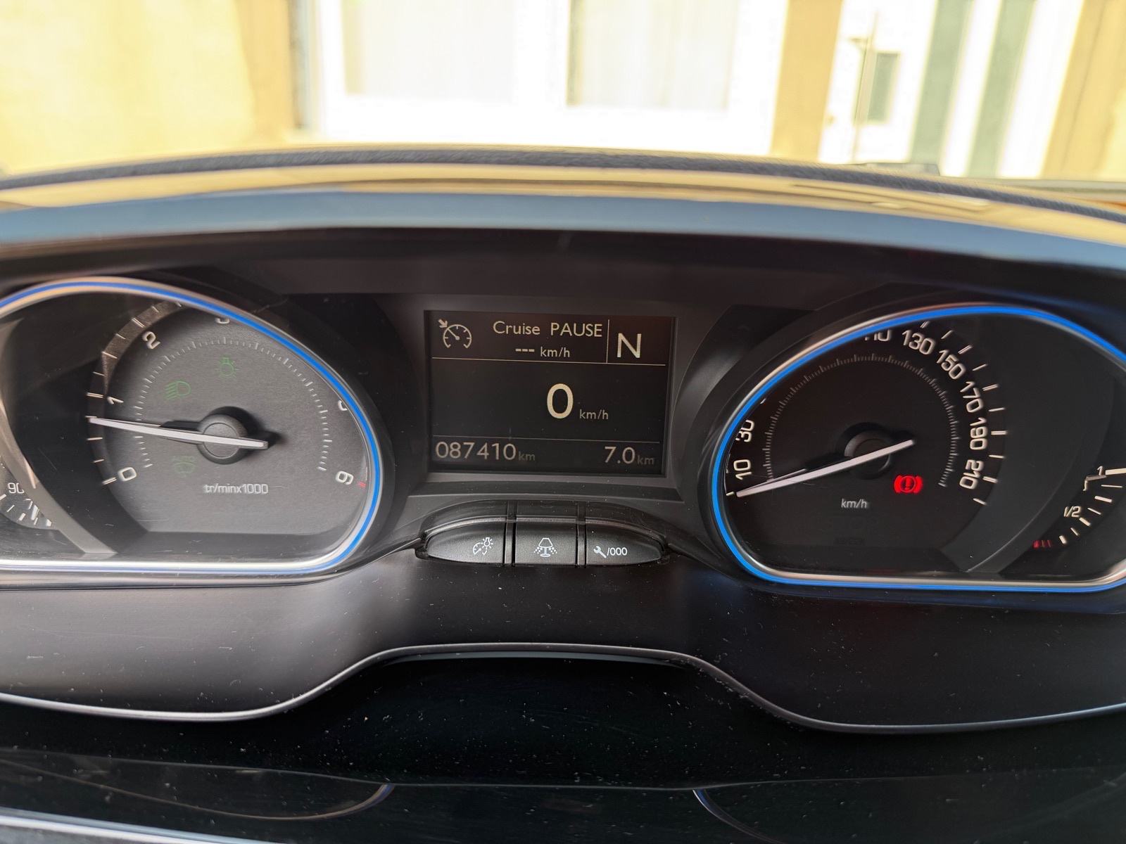 Peugeot 2008 1,6 e-HDi automatik, fotografija 5