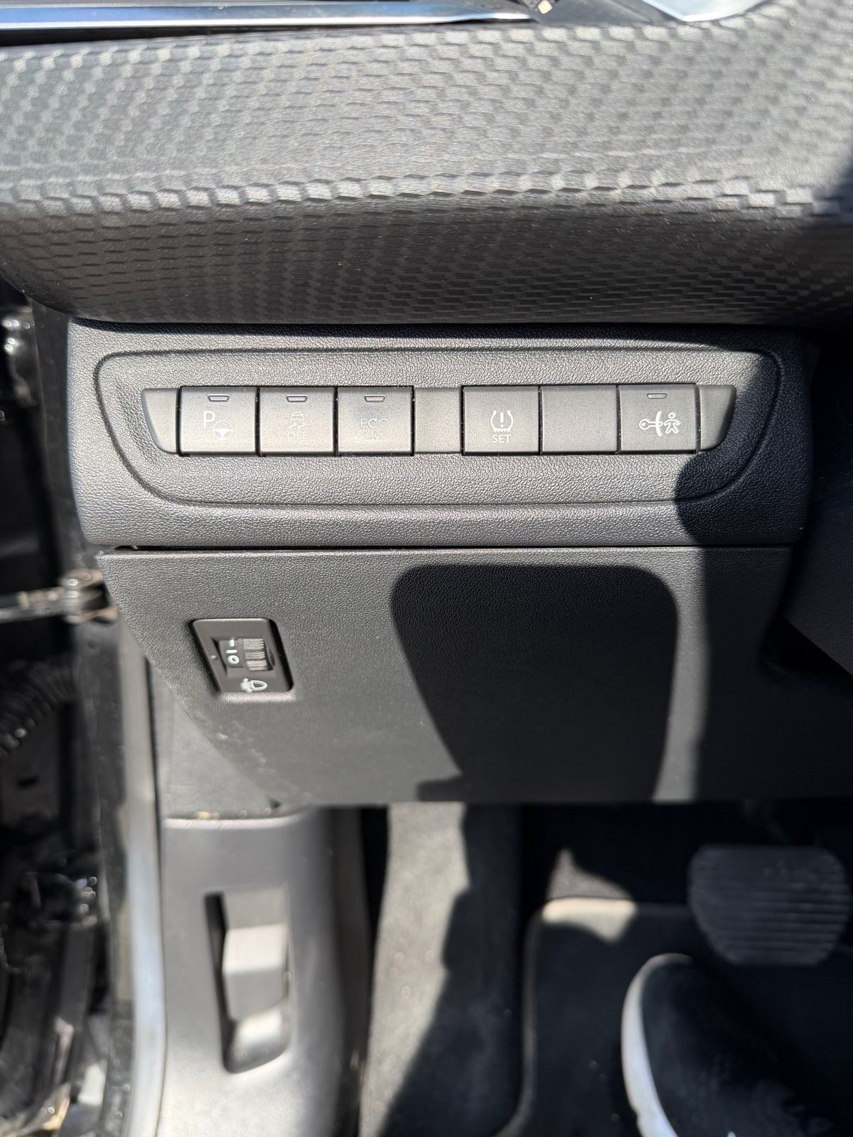 Peugeot 2008 1,6 e-HDi automatik, fotografija 8
