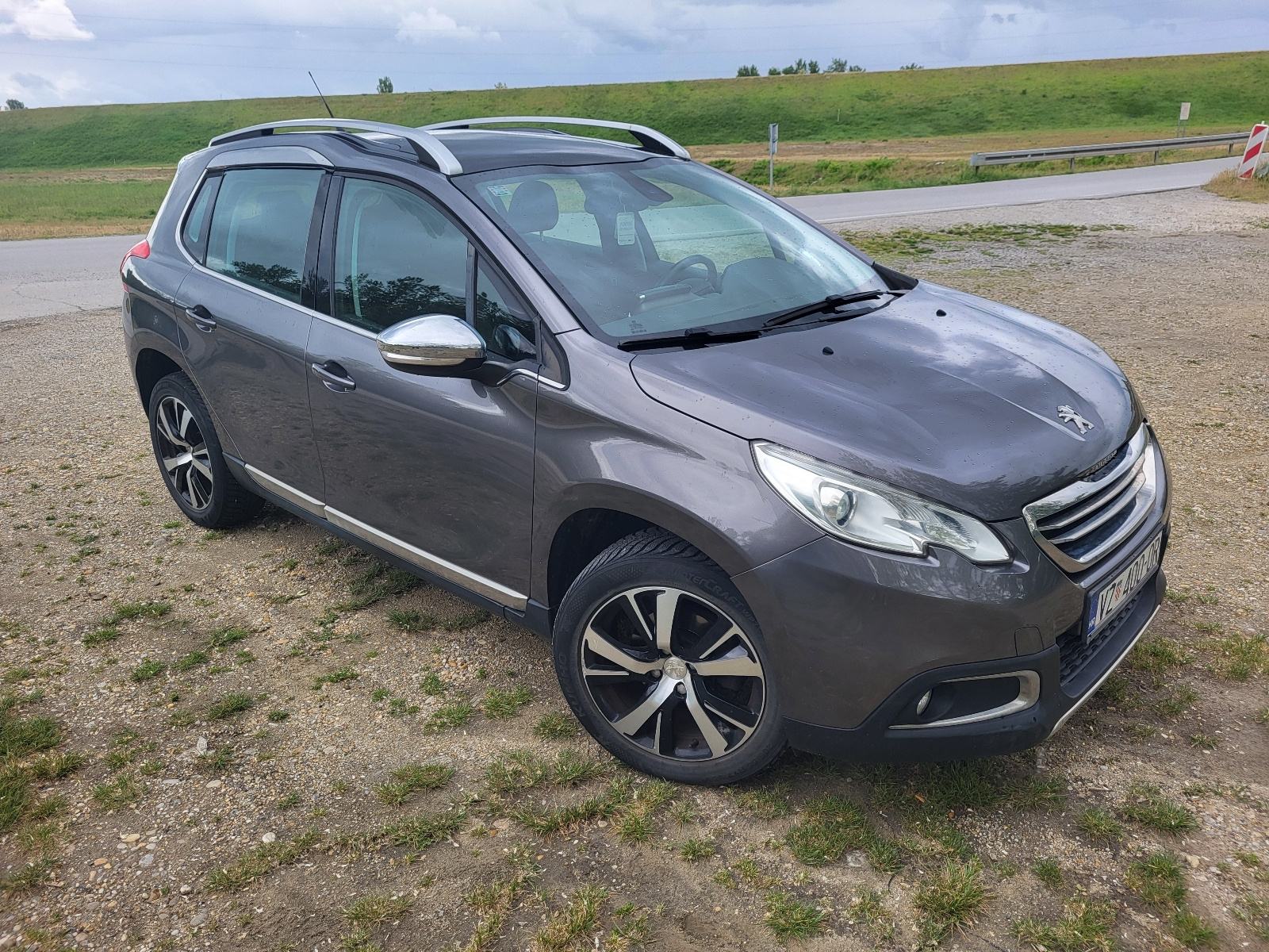 Peugeot 2008 1,6 e-HDi, novoregistriran, fotografija 1