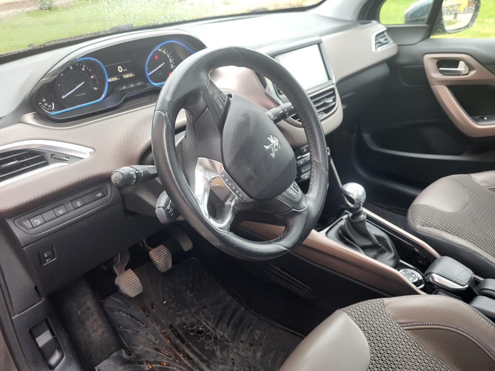 Peugeot 2008 1,6 e-HDi, novoregistriran, fotografija 6