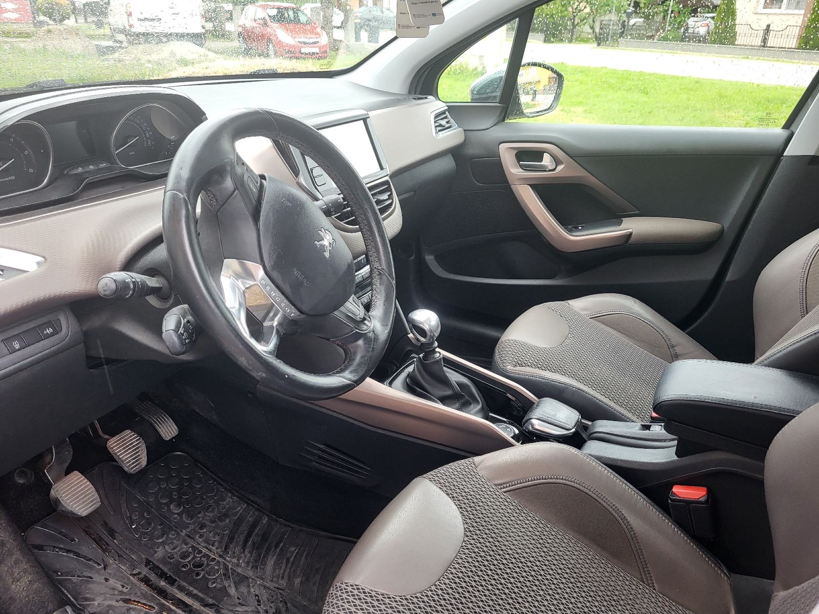 Peugeot 2008 1,6 e-HDi, novoregistriran, fotografija 5