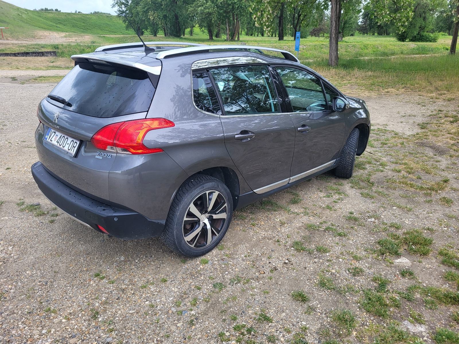 Peugeot 2008 1,6 e-HDi, novoregistriran, fotografija 4