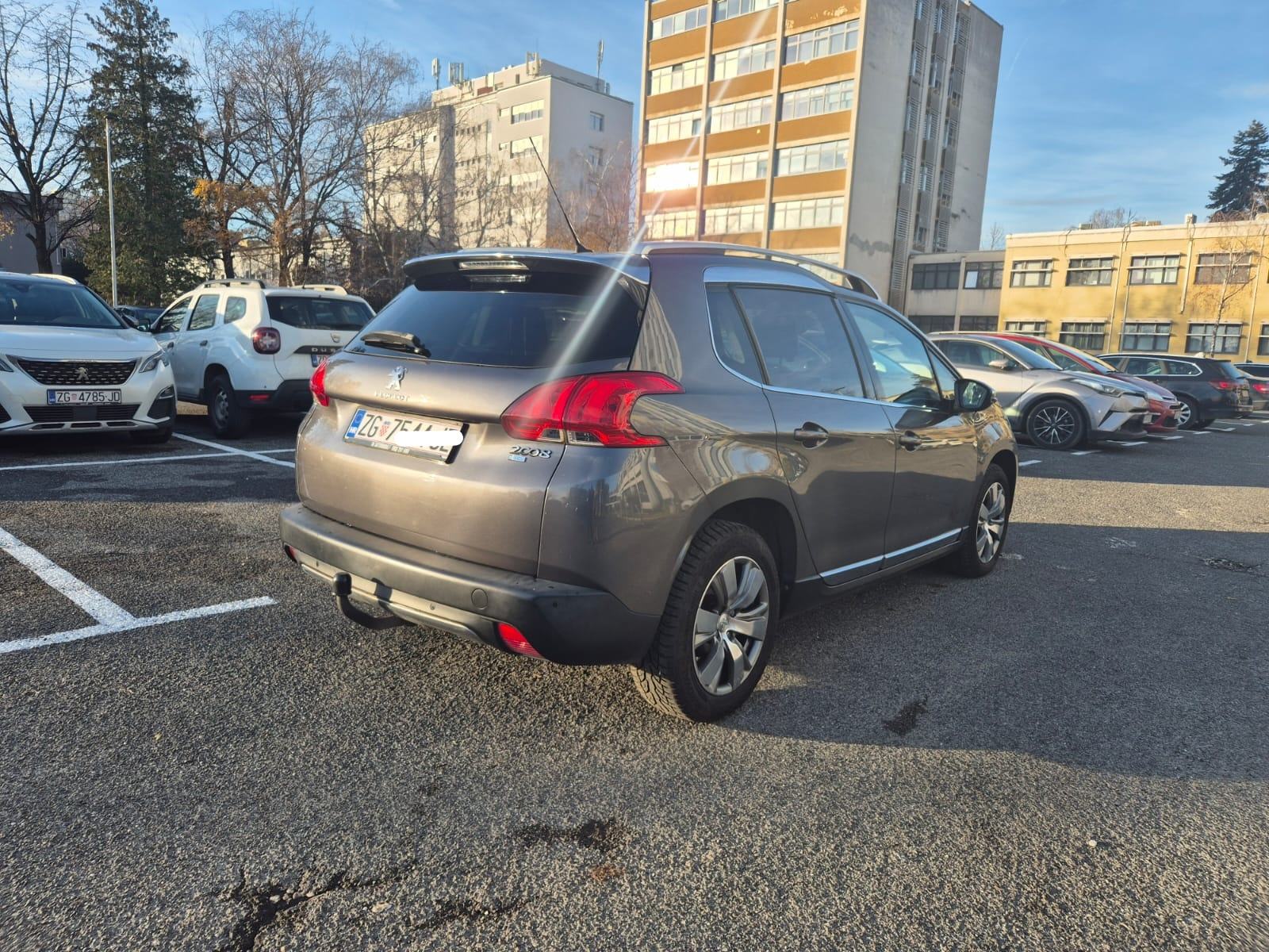Peugeot 2008 1,6 e-HDi - allure - PANORAMA - TEMPOMAT, fotografija 14