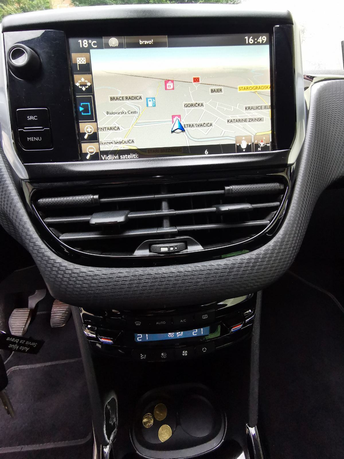 Peugeot 2008 1,6 e-HDi - uredan, redovito servisiran, super stanje!, fotografija 5