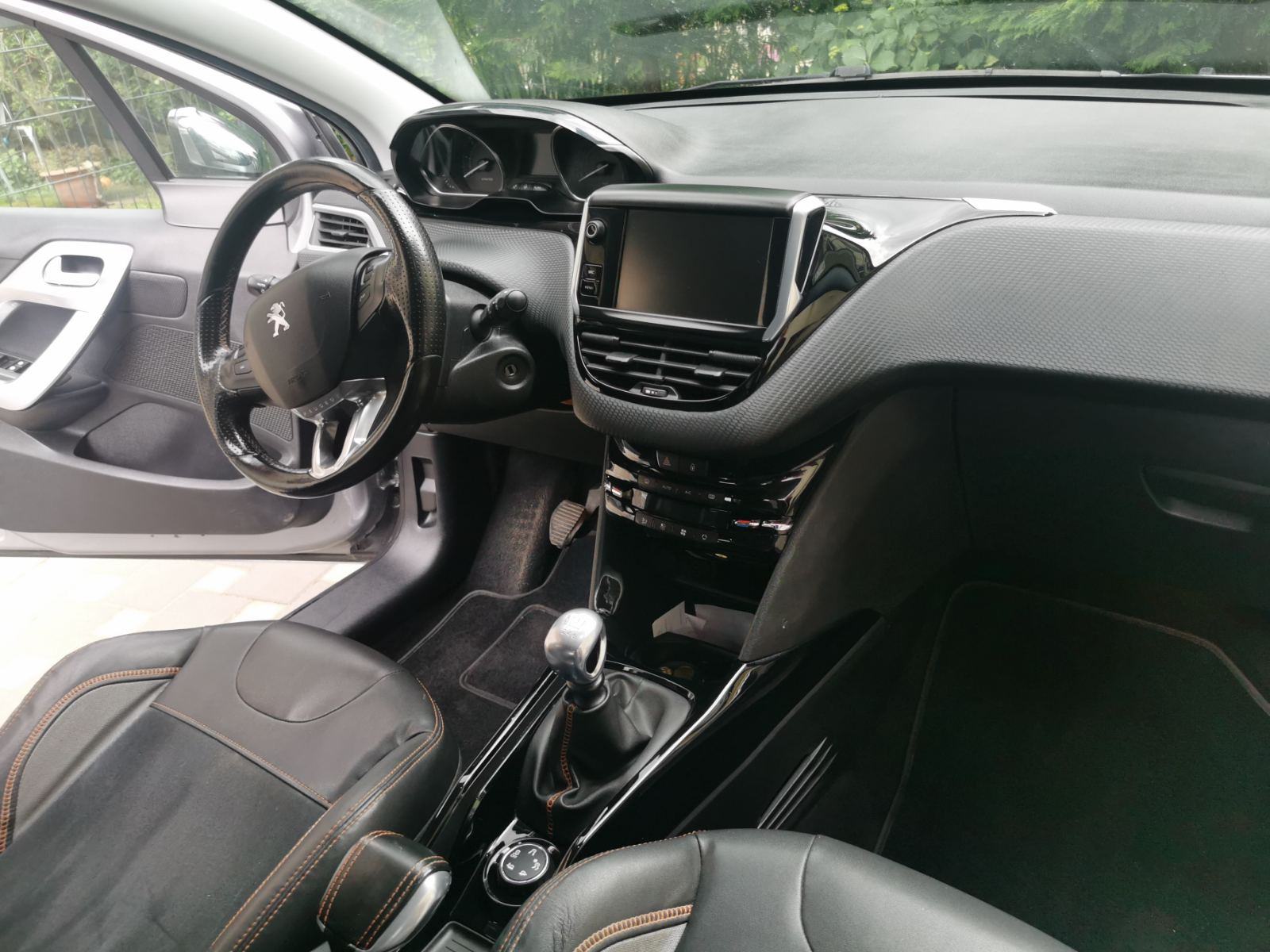 Peugeot 2008 1,6 e-HDi - uredan, redovito servisiran, super stanje!, fotografija 6