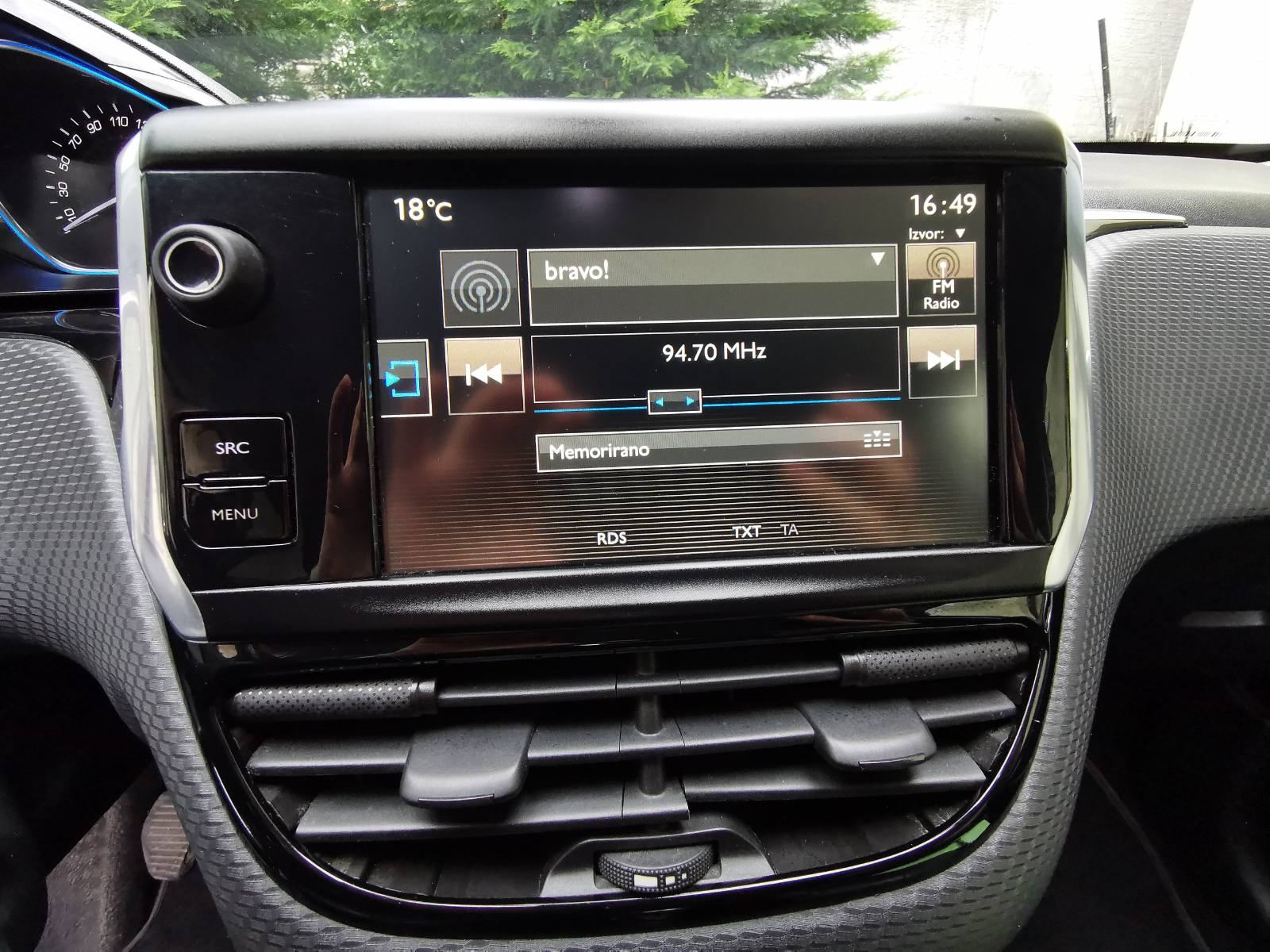 Peugeot 2008 1,6 e-HDi - uredan, redovito servisiran, super stanje!, fotografija 7