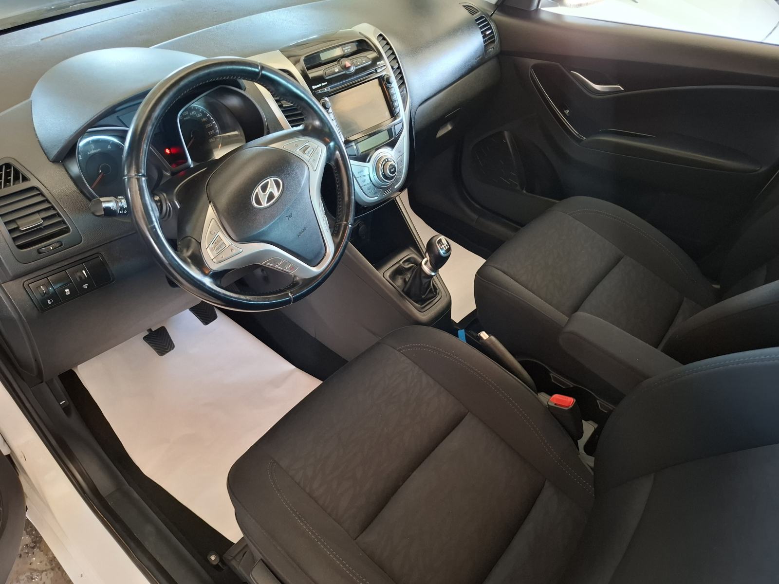 Hyundai ix20 1.6crdi Navigacija. Park kamera, fotografija 13