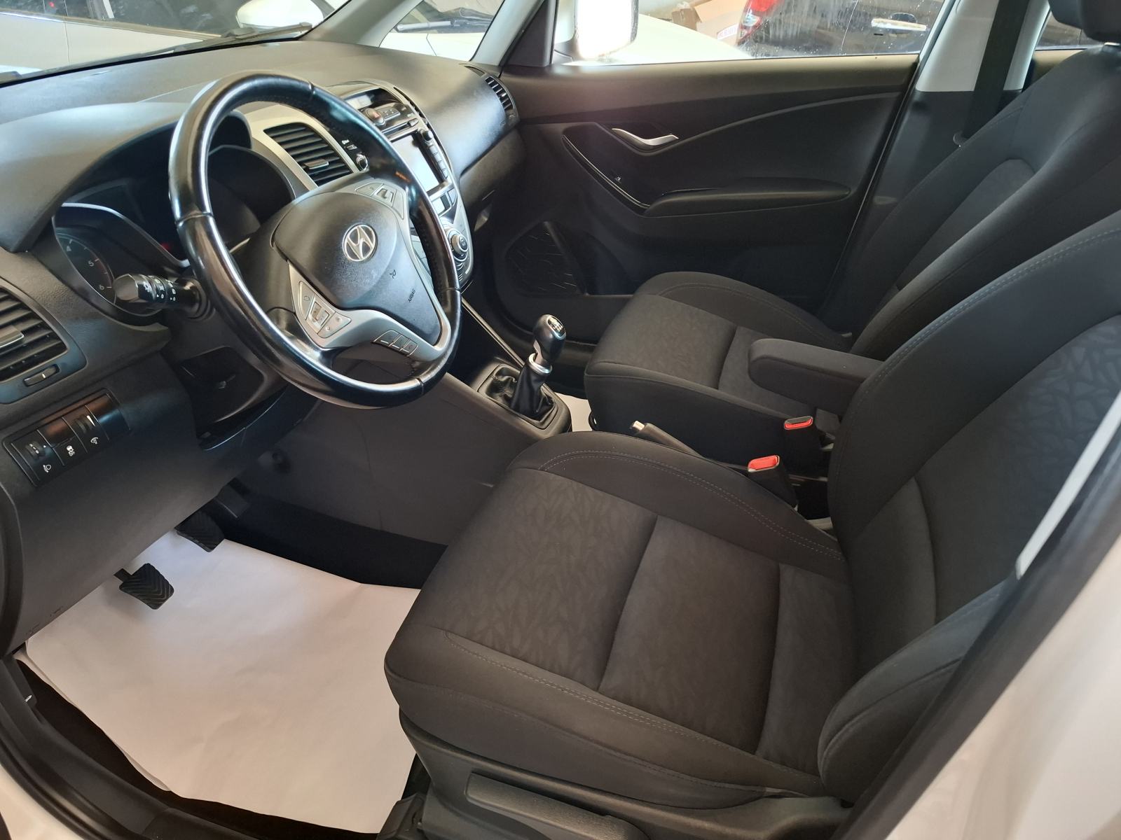 Hyundai ix20 1.6crdi Navigacija. Park kamera, fotografija 14