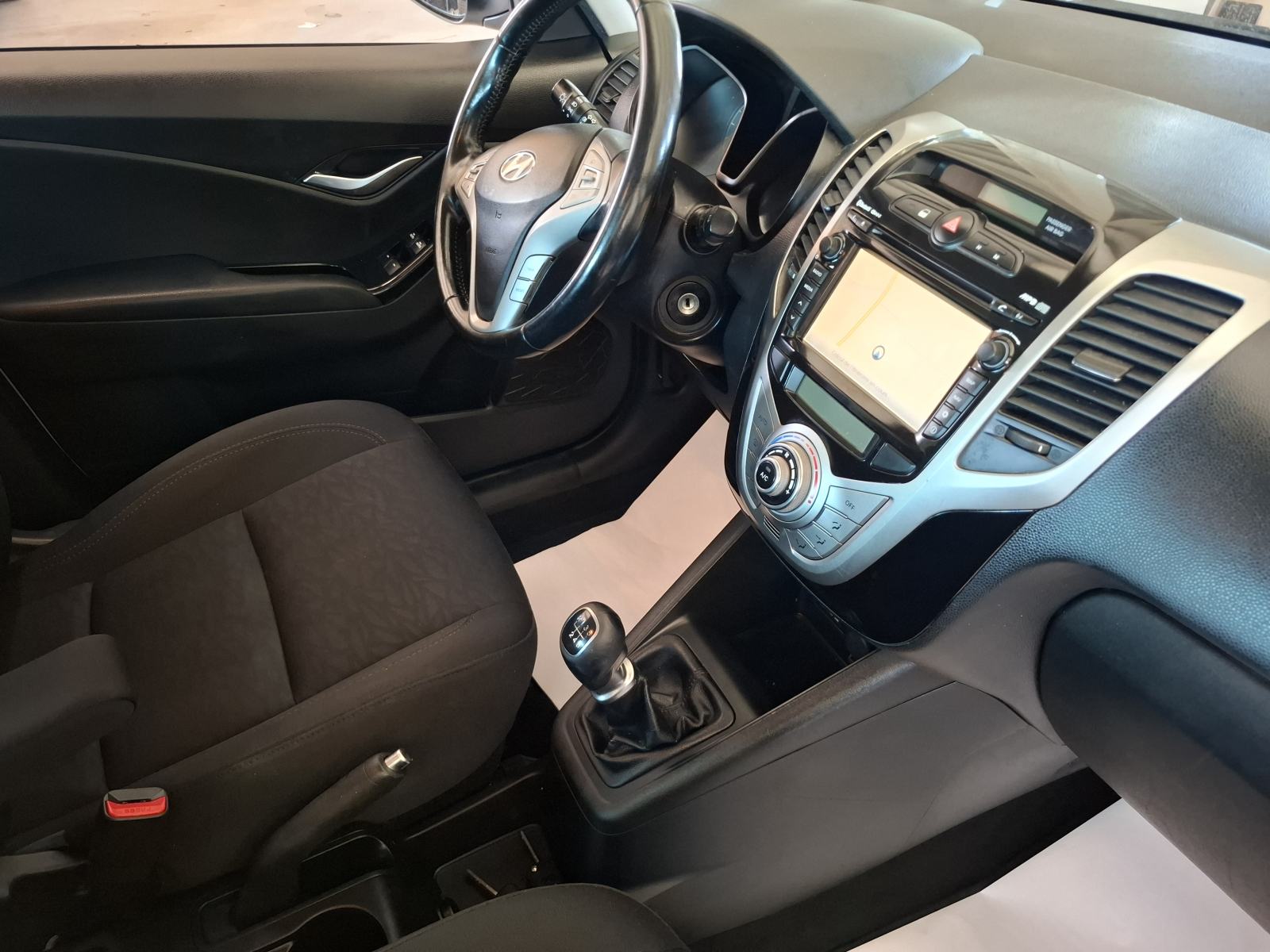 Hyundai ix20 1.6crdi Navigacija. Park kamera, fotografija 16