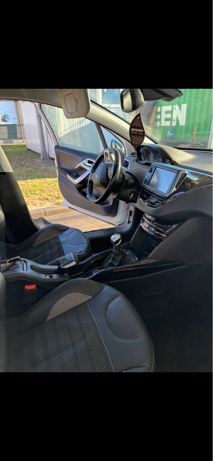 Peugeot 2008 1,6 e-HDi, fotografija 7