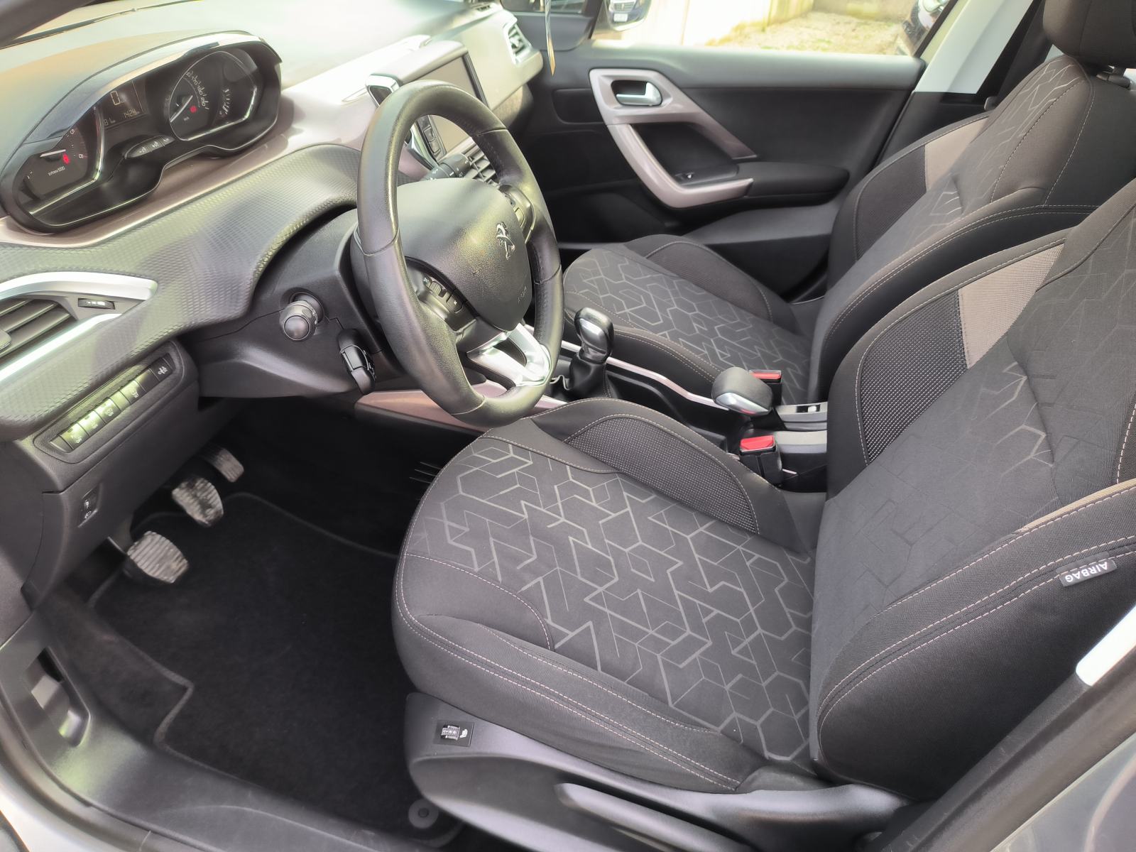 Peugeot 2008 1,6 e-HDi STYLE, V. SERVIS, SERVISNA, JAMSTVO, REG. 1 GOD, fotografija 10