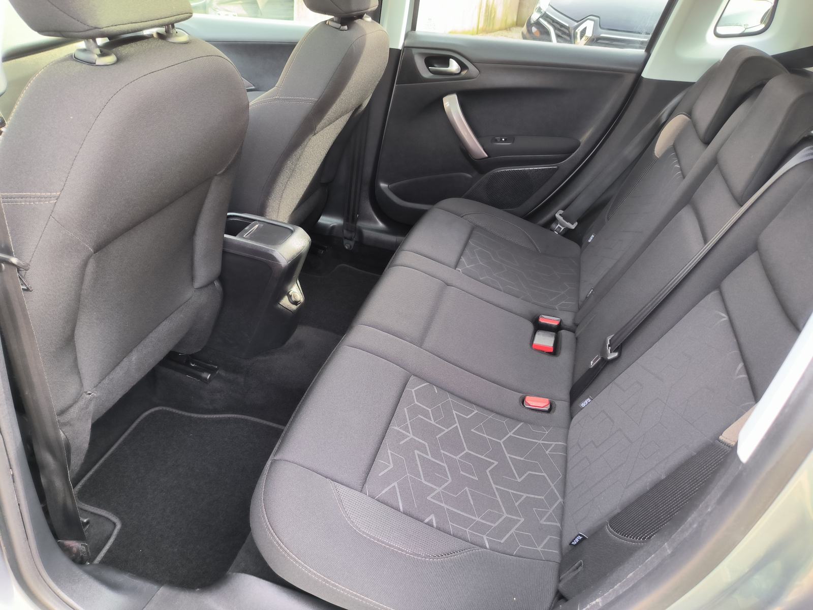 Peugeot 2008 1,6 e-HDi STYLE, V. SERVIS, SERVISNA, JAMSTVO, REG. 1 GOD, fotografija 13