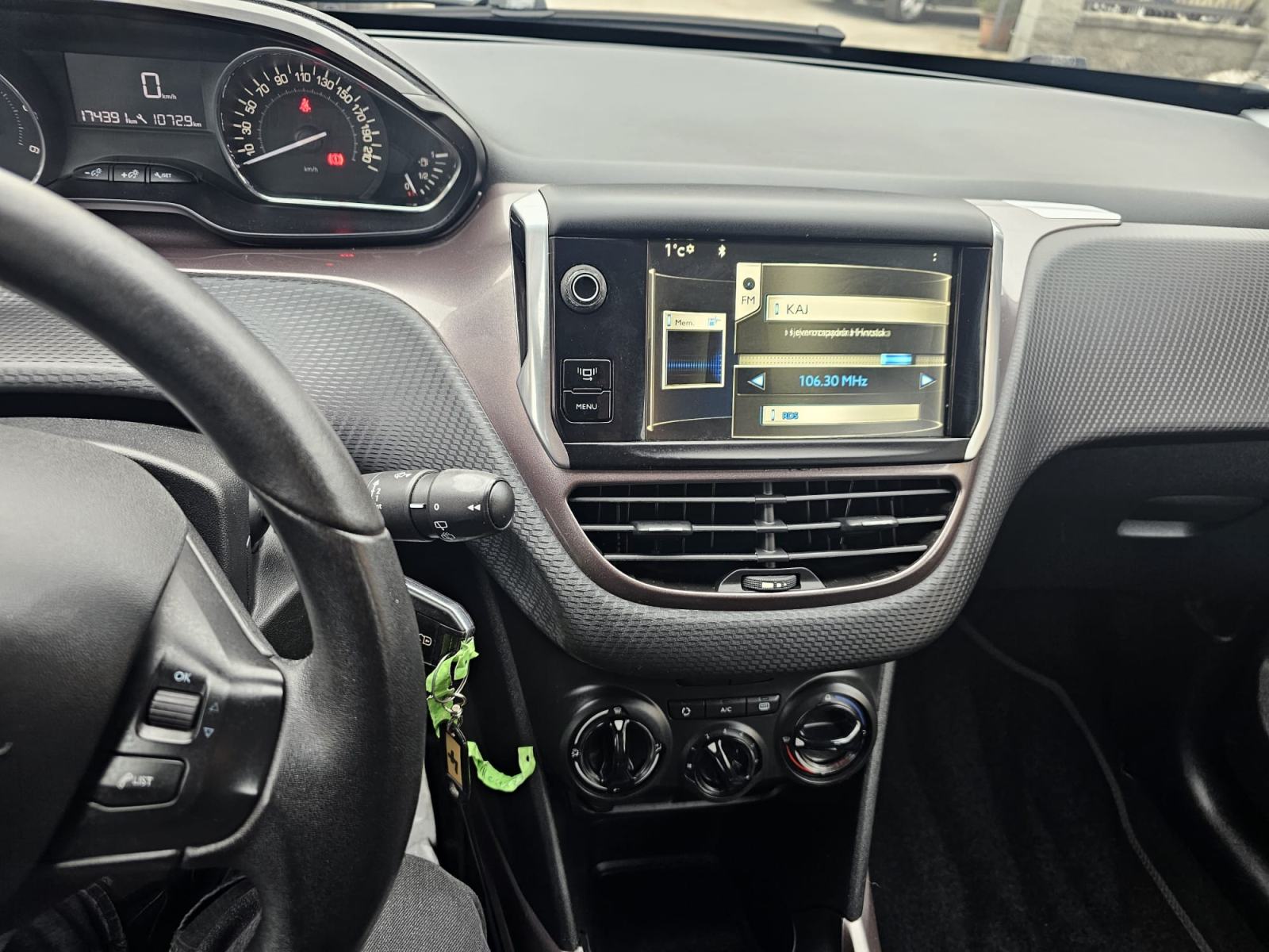 Peugeot 2008 1,6 e-HDiTOP STANJE AKCIJA 5999, fotografija 5