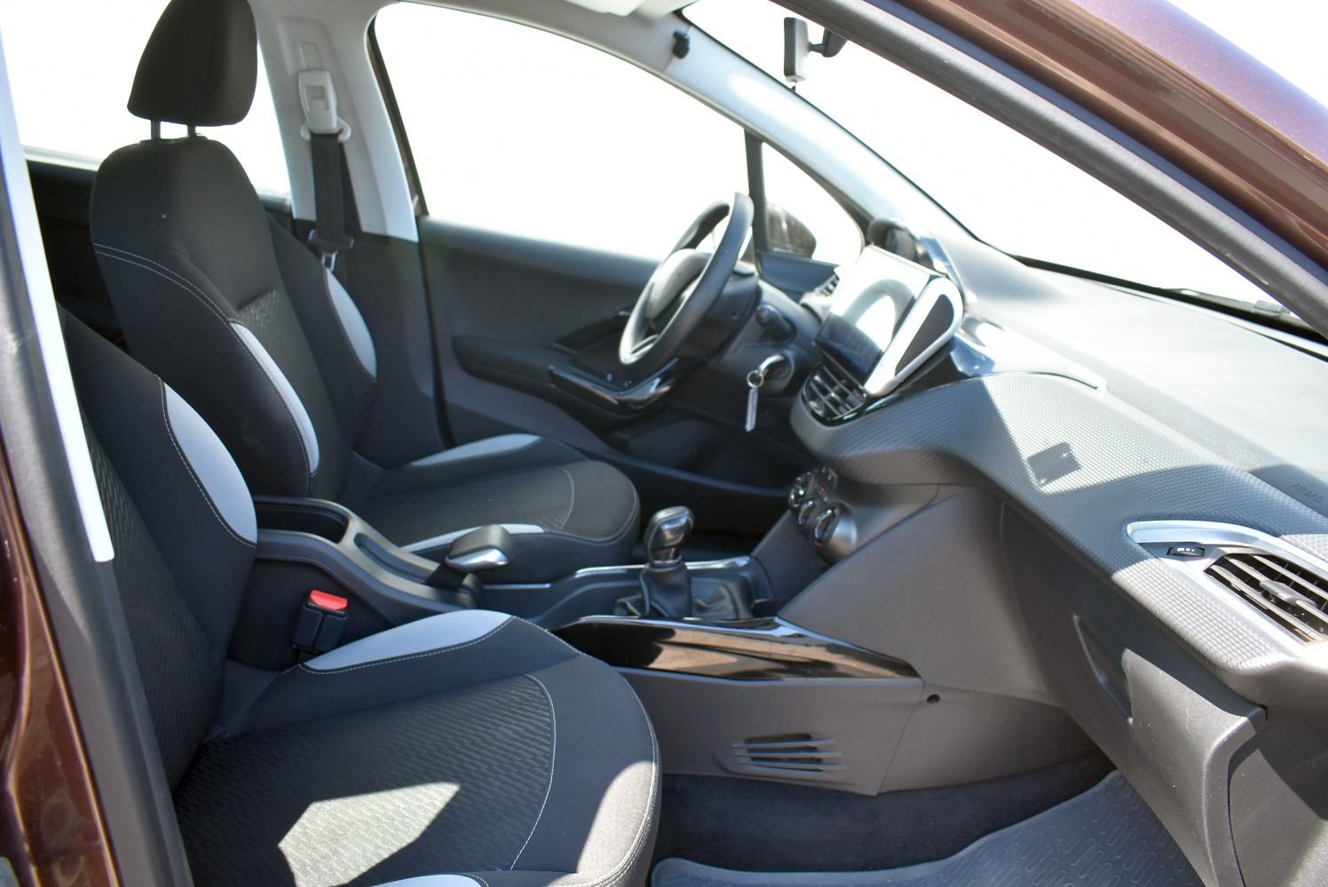 Peugeot 2008 1.6 HDI Access *HR* SERVISNA,NAVIGACIJA, JAMSTVO*, fotografija 5
