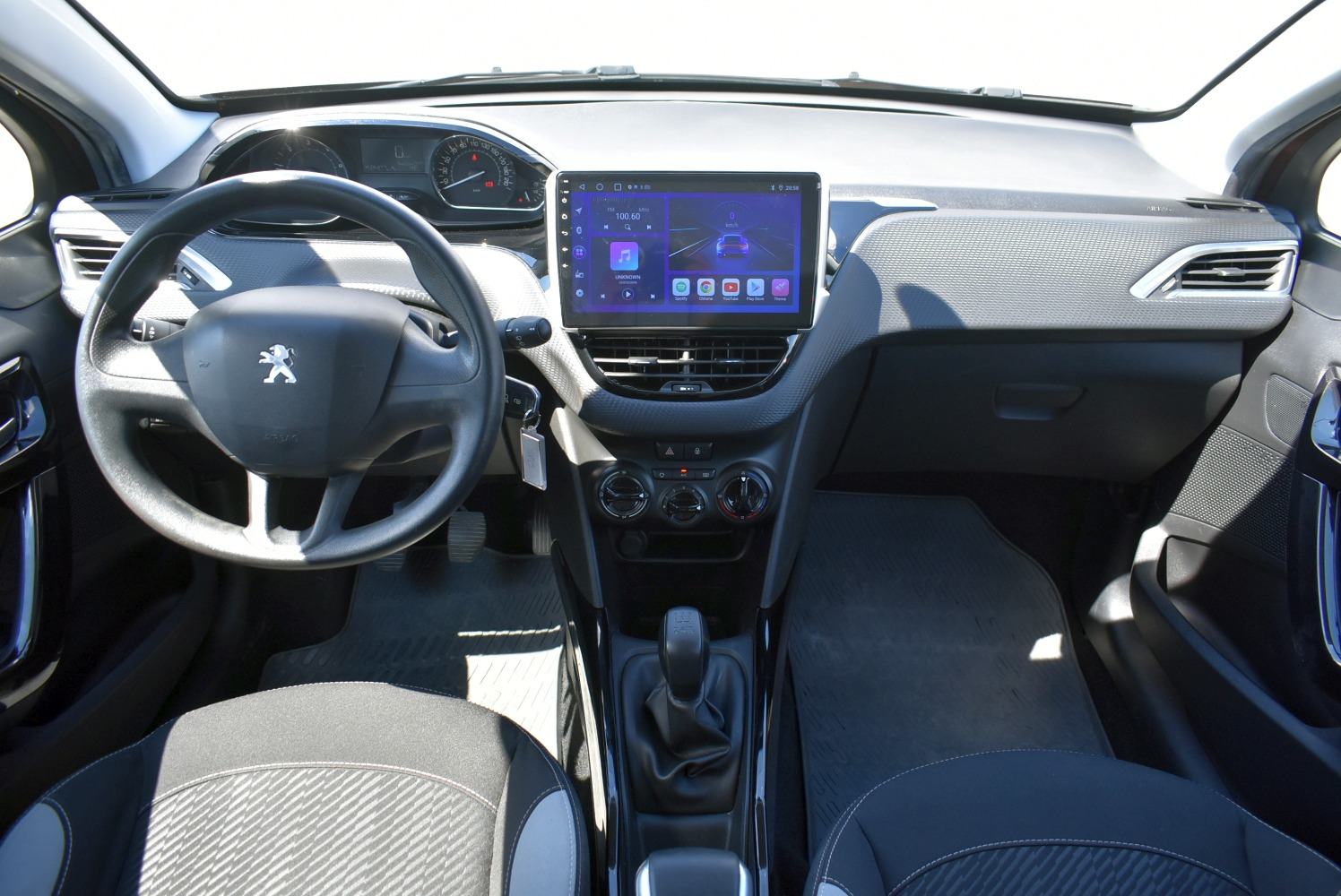 Peugeot 2008 1.6 HDI Access *HR* SERVISNA,NAVIGACIJA, JAMSTVO*, fotografija 8