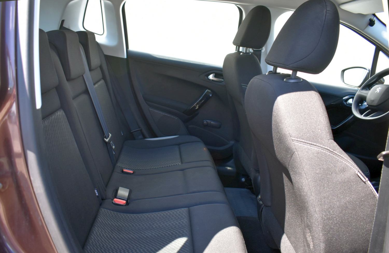 Peugeot 2008 1.6 HDI Access *HR* SERVISNA,NAVIGACIJA, JAMSTVO*, fotografija 6